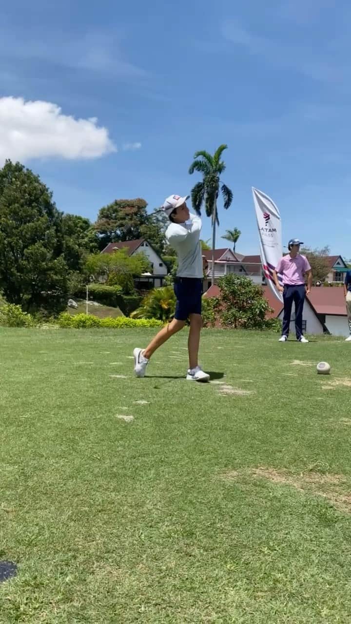 マリアホ・ウリベのインスタグラム：「Avanza la Copa Mariajo Uribe ⛳️🏌️‍♂️🏌️‍♀️muchas emociones se han vivido hasta el momento. El mejor Golf se juega aquí 🏆  @mariajogolf @fedegolf_col」