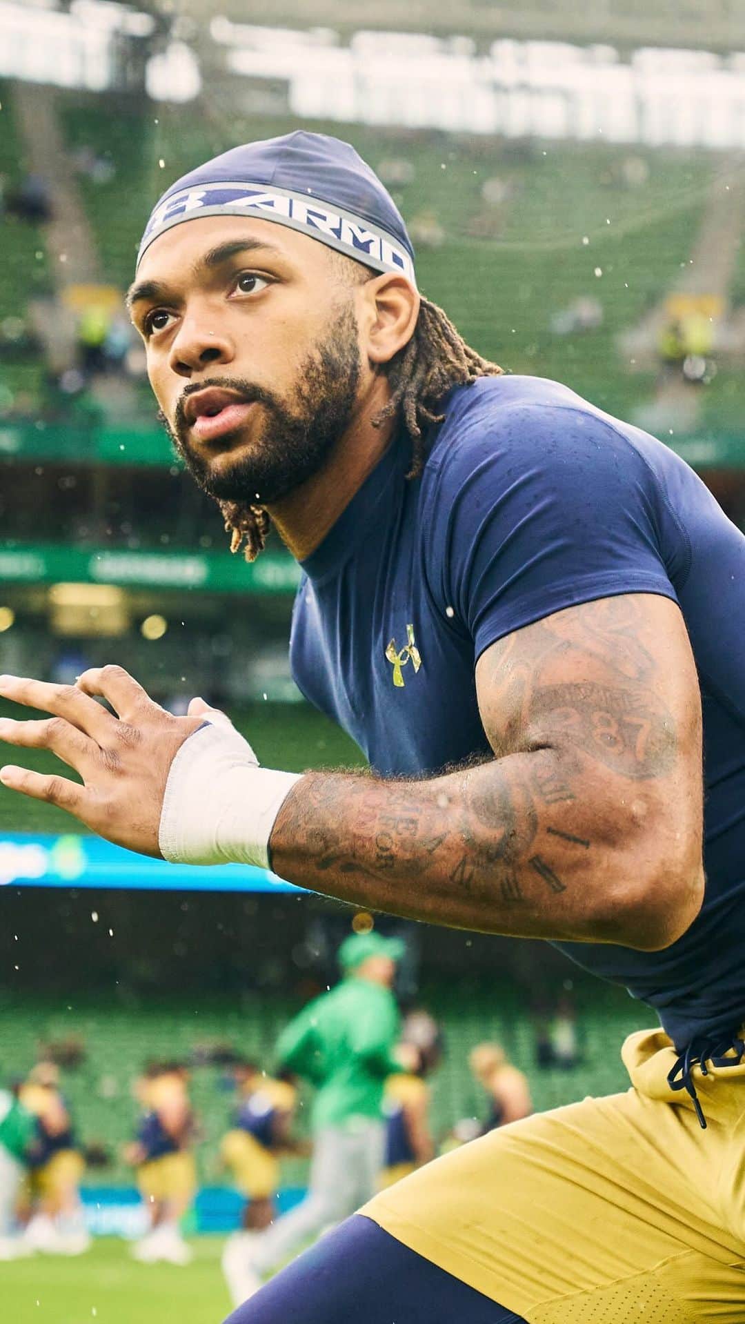 Under Armourのインスタグラム：「Nothing hits like the ORIGINAL baselayer. Limited edition OG Heatgear dropping in October. 👀🏈☘️」