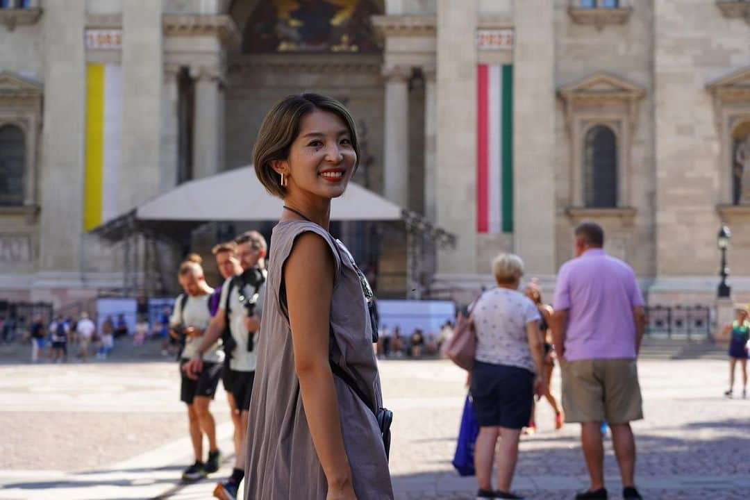 新田朝子のインスタグラム：「📍 #budapest #hungary 🇭🇺🌺  #worldheritage #basilica #synagogue #danuberiver #worldathleticschamps #travelphotography #travellover   #ブダペスト #ハンガリー #世界遺産 #街並み #ドナウ川 #世界陸上 #海外旅行好きな人と繋がりたい #海外在住」