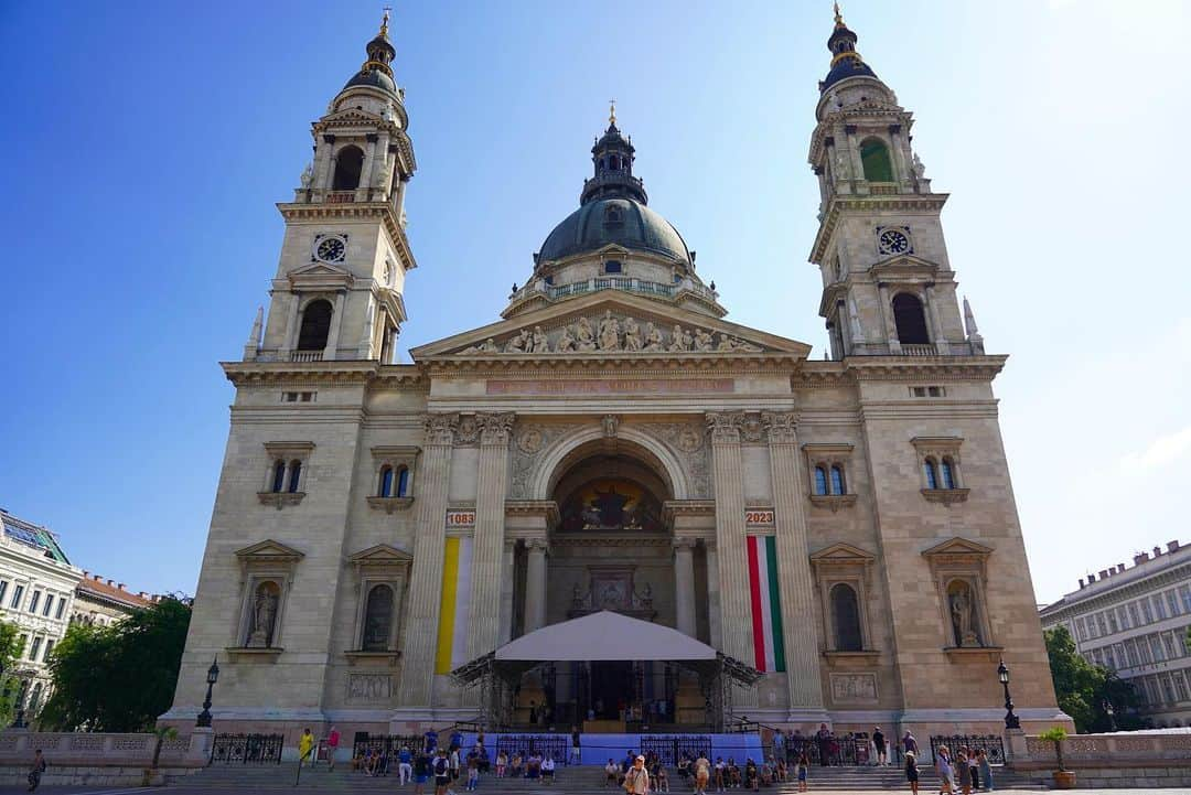 新田朝子さんのインスタグラム写真 - (新田朝子Instagram)「📍 #budapest #hungary 🇭🇺🌺  #worldheritage #basilica #synagogue #danuberiver #worldathleticschamps #travelphotography #travellover   #ブダペスト #ハンガリー #世界遺産 #街並み #ドナウ川 #世界陸上 #海外旅行好きな人と繋がりたい #海外在住」8月27日 3時10分 - asako.nitta