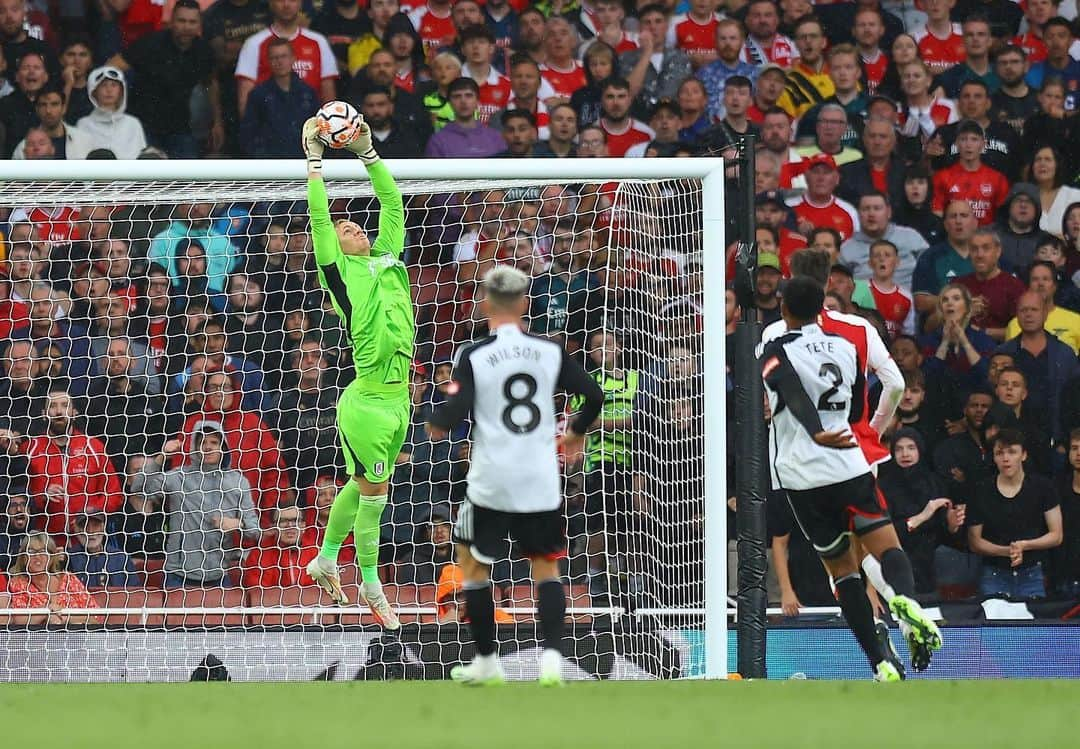 ベルント・レノのインスタグラム：「BIG POINT 💪🏽😃 always special to come back to the Emirates 👌🏼」