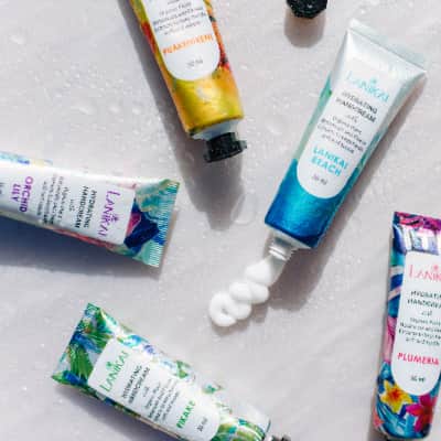 Lanikai Bath and Bodyさんのインスタグラム写真 - (Lanikai Bath and BodyInstagram)「Treat your hands to a little aloha! 🌴 Shop $25 or more with Lanikai Bath and Body, and get a FREE hand cream. Choose from Pikake, Plumeria, Beach, Puakenikeni, and Orchid Lily. 🌸  🛍️ In-store or online, offer runs till 8/30/23. 🛒 Shopping online? Don’t worry if you don’t see the hand cream in your cart. It’ll be in your shipment! For a specific scent, just click on VIEW CART before checkout and drop a note about your fragrance choice.  Remember, it's one gift per customer per purchase. Mahalo for your love and trust. Happy shopping. 🌊🌴 #LanikaiLovesYou #TreatYourself」8月27日 3時19分 - lanikaibathandbody