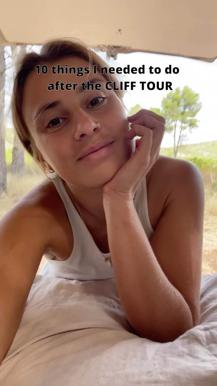 ローラ・マリノのインスタグラム：「Non je ne suis pas prête de mettre le son à la fin 🤣 🚐 10 things I needed to do for myself after  15 days of cliff jumping 👇🏻 1. E-mails & edits 🎥 2. Writing ✍️  3. Doing nothing 💭 4. Hair care 💇🏼‍♀️ 5. Swim 🏊🏻‍♀️  6. Meditate & being alone 🙏🏻 7. Cooking & eating healthy food 🥗  8. Nap time 😴  9. Yoga & stretching 🙆🏼‍♀️ 🧘🏼‍♀️  10. Playing (learning) ukulele 🎸   🚐 Repos post Cliff Tour mais la Vanlife continue 🤩 📍 Spain, Andalousia.   ##travel #traveling #travelingsolo #van #roadtrip #vanlife #vanlifestyle #wildlife #liveoutside #outdoors #outdooradventures #outdoor #outdoorliving #howtorest」