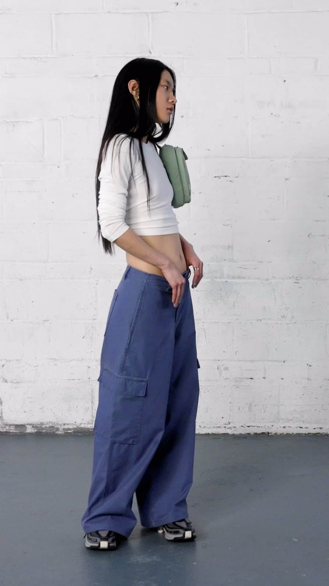 Levi’sのインスタグラム：「Work it—without the actual work part—in these utilitarian-inspired cargos, jumpsuits, jackets and more.  Shop the Utility Edit now via link in bio and stories.」