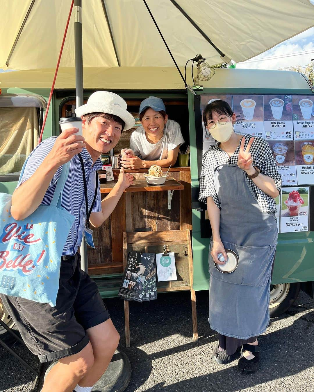 カジヒデキさんのインスタグラム写真 - (カジヒデキInstagram)「昨日は『きのえね夜市』初日のトリを務めさせて頂きました！昨年よりも更にお客さんが盛り上がりがスゴく、おとぎ話の演奏も本当に素晴らしくて、最高に楽しい気持ちでアンコールまで完走させて頂きました！楽しかった！！見て下さった皆さん、おとぎのみんな、スタッフの皆さん、本当にありがとうございました✨❄️グソクムズさんも、おとぎ話も本当にイカした素晴らしいライブでした✨会場全体の雰囲気がスゴく良かったです！きのえね夜市、最高！！！  そして本日は渋谷系の女王・野宮真貴さんが大トリを務めます✨バックはおとぎ話！僕も数曲ゲスト出演します🍀とても楽しみ！当日券も出ますので、予定の空いた方はぜひ遊びにいらして下さい🌈チケットをお持ちの方は、今日も思い切り楽しみましょう✨  きのえね夜市 2023年8月26日（土）・27日（日） 開催時間：16:00～22:00 会場：飯沼本家（千葉県印旛郡酒々井町馬橋106）  8月27日（日）出演アーティスト ◎宮内優里 17:30〜 ◎バンバンバザール 19:00〜 ◎野宮真貴(guest カジヒデキ) 20:30〜  #きのえね夜市 #野宮真貴 #カジヒデキ  #おとぎ話」8月27日 13時34分 - hideki_kaji