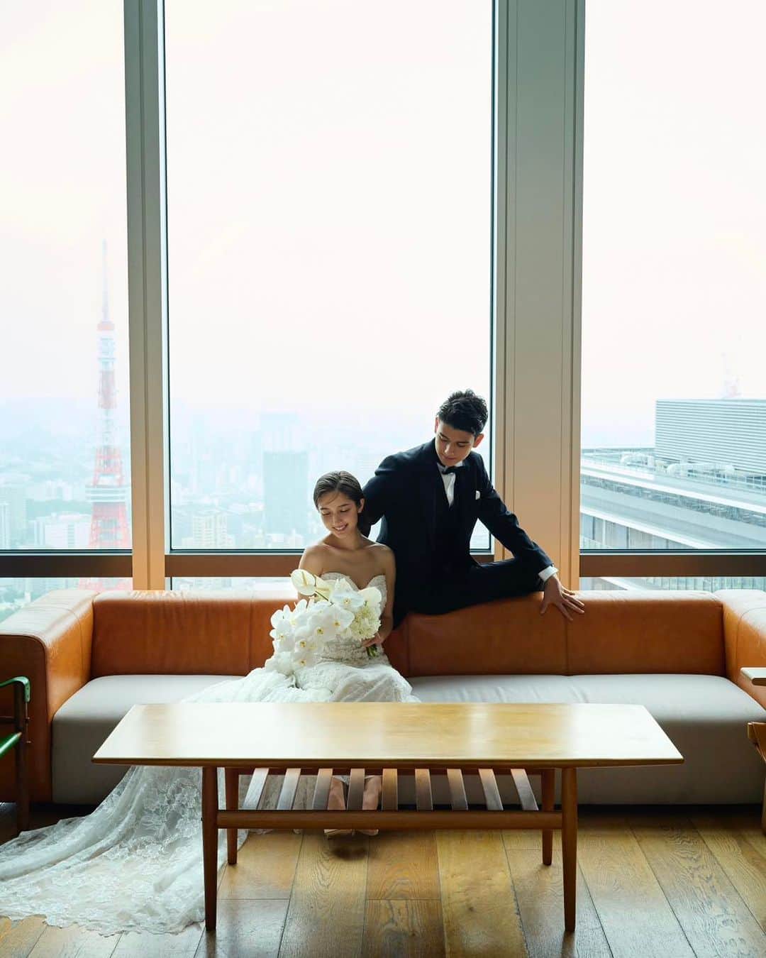 Andaz Tokyo アンダーズ 東京のインスタグラム：「流行や形式にとらわれず、自分らしいこだわりに溢れた一日を。まるで我が家にゲストを招くような、親密な時間を👰 アンダーズ 東京のパーソナルスタイルウエディングだからこそ叶えられる、あなたの結婚式があります。  @andaztokyowedding では、アンダーズ 東京でご婚礼をいただいたお客様のウエディングフォトをご覧いただけます📷  Plan your perfect wedding day curated with your own personal touches. An intimate time as if you were inviting your guests to your home. Andaz Tokyo personalized weddings truly makes your wishes come true.  Visit @andaztokyowedding to view more photos of weddings held at Andaz Tokyo📷.  #ホテルウエディング #ラグジュアリーホテル #ライフスタイルホテル #虎ノ門ヒルズ #アンダーズ東京ウェディング #アンダーズ東京 #ウエディングフォト #アンダーズ花嫁 #tokyohotel #luxuryhotel #andaztokyowedding #toranomonhills  #andaztokyo #hotelwedding #weddingphotoideas #tokyo #japan #wedding #personalstyle」