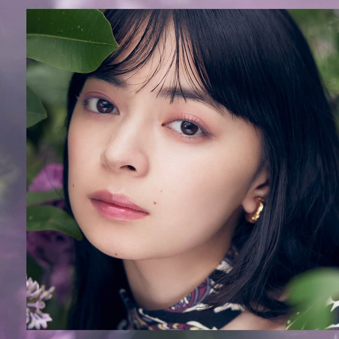 OPERA公式のインスタグラム：「軽やかに透ける、つやめく秋の果実色ティント🍇秋の新色・限定色  ■透けるキレイ色　落ちずに続く　みずみずしいツヤ質感■ [美容オイルでケアするティント] オペラ　リップティント  ‘空想の中の果実’をテーマにした、どこか儚げな魅力が心をとらえる、みずみずしい深みのカラー。 洒落感のあるディープトーン、軽やかなつやめきの透ける質感は、さりげなくセンシュアルな唇に。 19 モーヴピンク（新色） / 120 シマリングボルドー（限定色）  8月30日(水)　公式オンラインストア先行発売 9月 6日(水)　全国バラエティショップ発売  詳しくはプロフィールリンクのスペシャルサイトをcheck！ @opera_cosmetics  ------------------------------------------------- PRESENT campaign❣️ キャンペーン期間中にコメントをくれた方の中から抽選で10名様に、秋コレクションsetが当たります✨ ⌛期間：8/23～9/5 この期間のオペラ投稿にコメントしてね。複数の投稿にコメントすると当選確率UP！オペラの好きなポイントを教えてください💄 -------------------------------------------------  #オペラ秋コレクション2023 #オペラリップティント #リップティント #ティントリップ #美容オイルでケアするティント #operacosmetics」