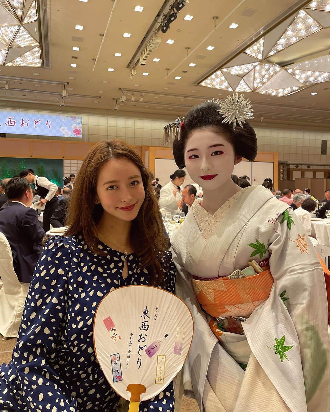 野崎萌香のインスタグラム：「昨日は初めての東西おどりへ👘🍉🎎🪭🎐  舞妓さんも芸妓さんも 違った美しさと芸の魅力があって、 とっても素敵でした🎌🩷」