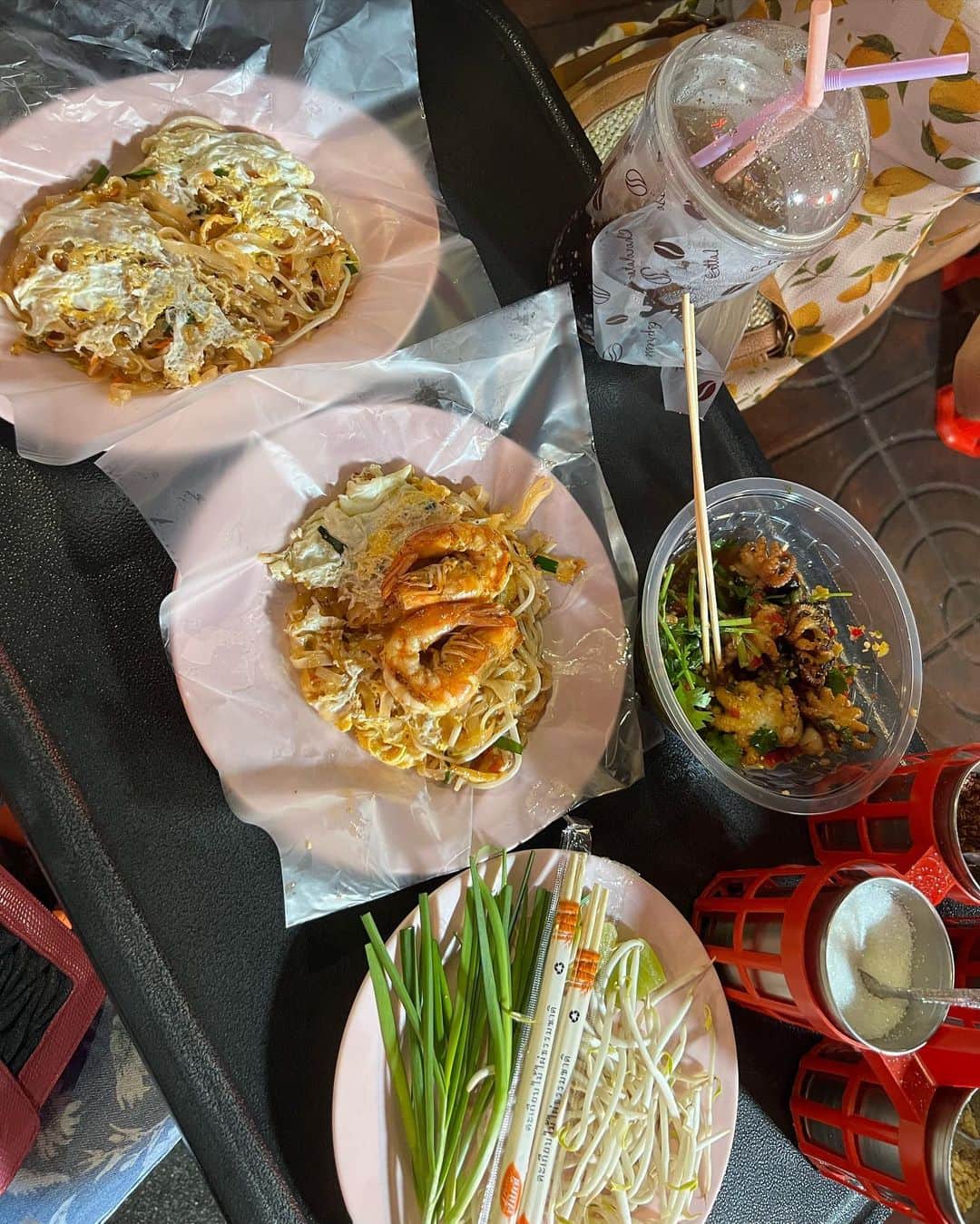 松本未夢さんのインスタグラム写真 - (松本未夢Instagram)「ไปเที่ยวที่เยาวราชมา🧡กินเยอะๆ มีความสุข😋 . . 久しぶりにチャイナタウンで食べ歩き😍 . 暑ーいって言いながら屋台で食べるとタイにいる実感がすごくするw🇹🇭💓 . . . #มิมุ #ไม่ใช่มุมิ #みーむー  #みーむーのバンコク生活 #เที่ยว #เยาวราช  #タイ #チャイナタウン」8月27日 14時06分 - miiimuuu_chan