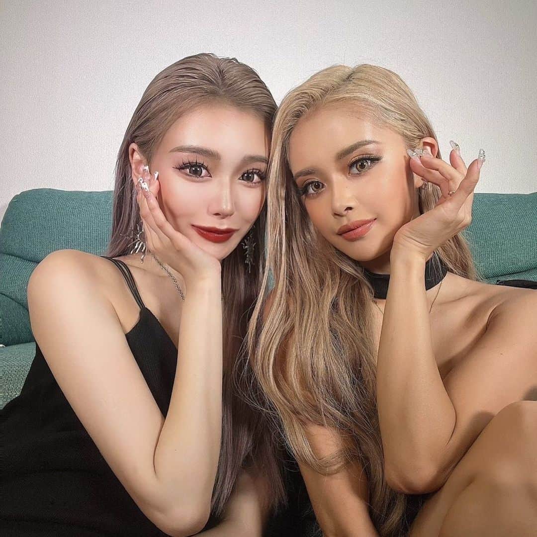 nutsのインスタグラム：「today's nuts shot🥜 @katomika1212  @seika____official   かとみか×せいせい✨  #nuts #gal #gyaru #ギャル #姉ギャル」
