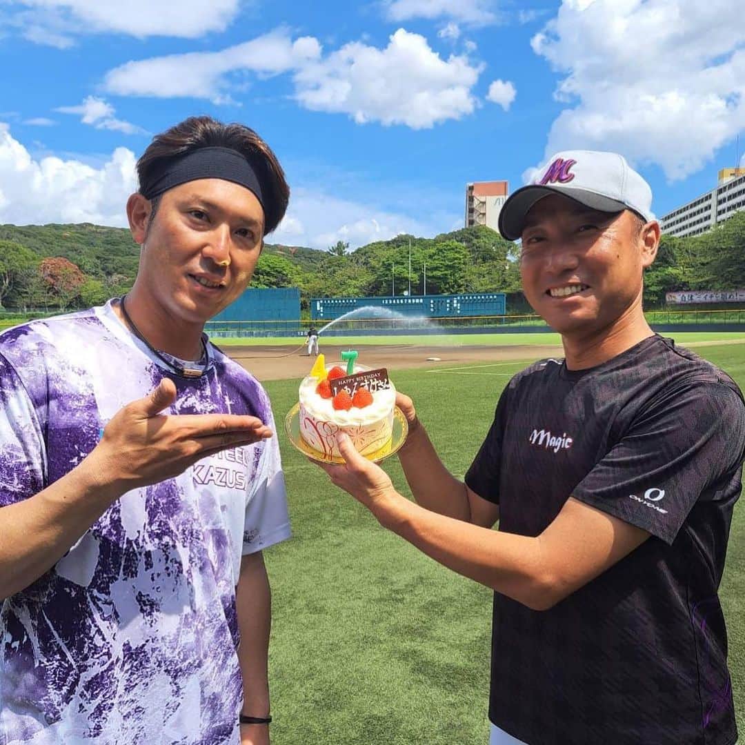 渡辺俊介のインスタグラム：「この歳でも祝って貰えるのはこそばゆいですが😅幸せですね♪ 皆んなありがとう😌 #日本製鉄かずさマジック #sodastream」