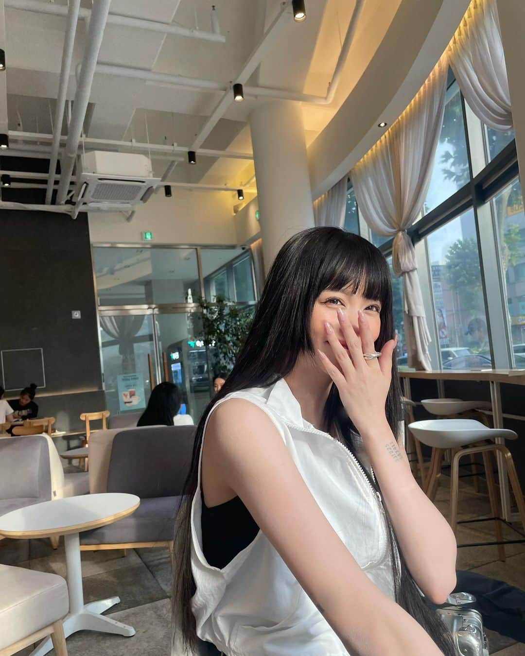 仲本莉絵瑠のインスタグラム：「韓国カフェ光めっちゃ入ってエモかったしハニートーストが美味しすぎた😆」