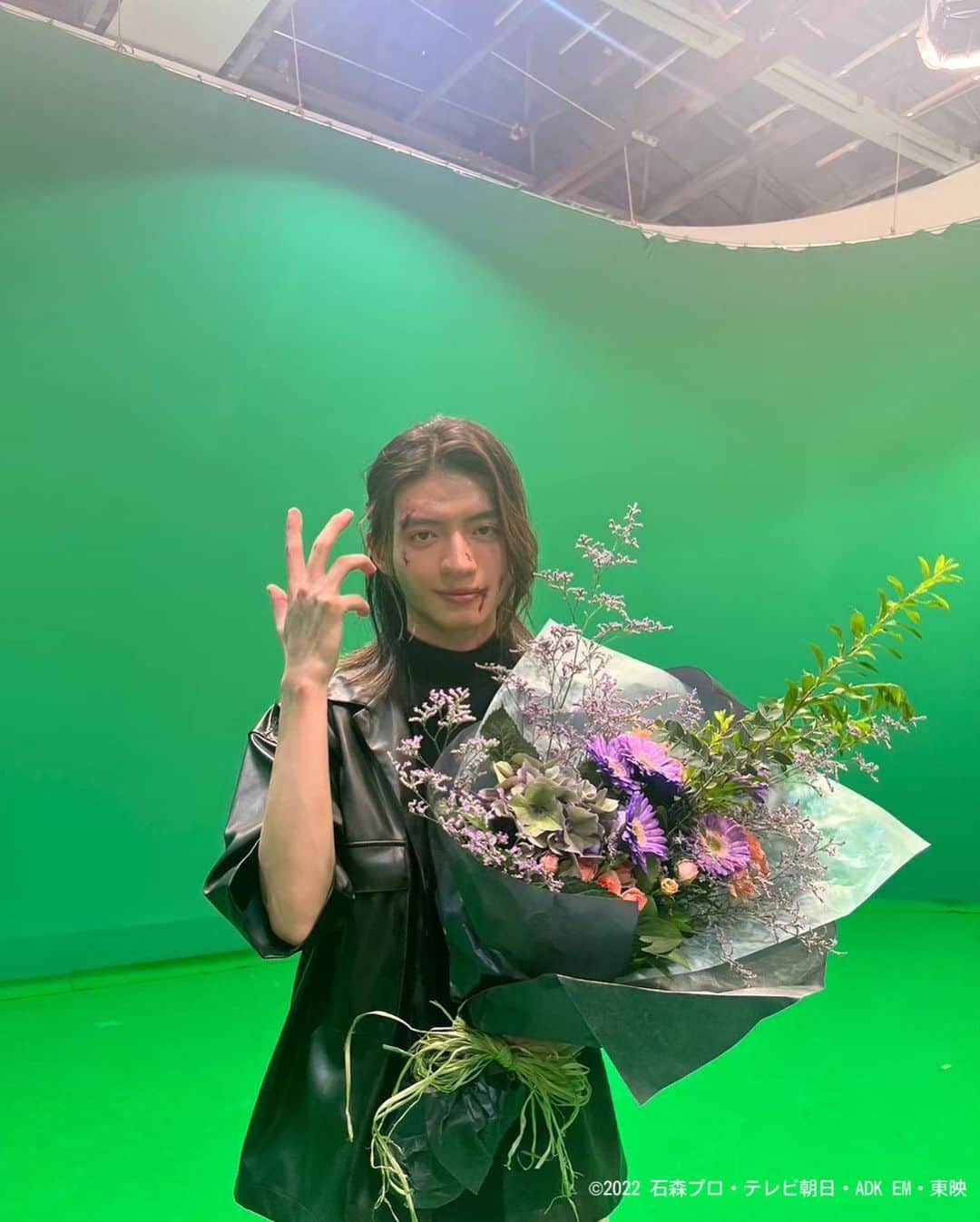 のインスタグラム：「『仮面ライダーギーツ』最終話  1年間本当にありがとうございました！  道長に出会えて  吾妻道長を演じれて  心の底から幸せです  道長、ありがとう！  うまい肉沢山食べろよ！  #杢代和人  #やっぱり泣いちゃった」
