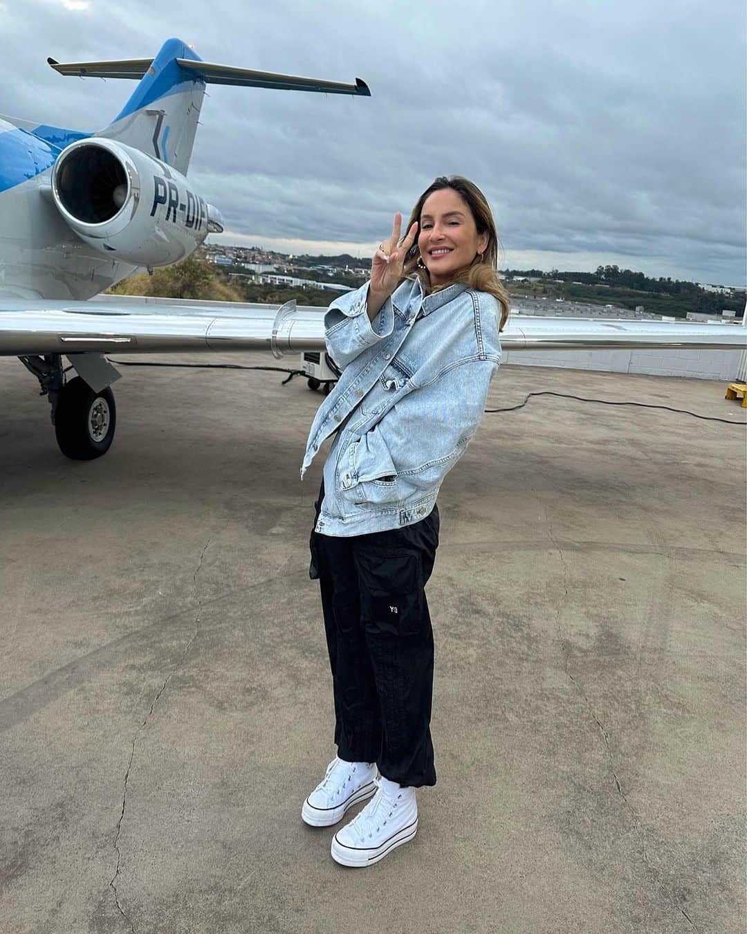 Claudia Leitteのインスタグラム：「Alô, Itabaiana! Segura que hoje eu vou jogar duro!! #SE Ps. Contém homenagem à Tarsila do Amaral. #Abaporu 🦶🖼️」