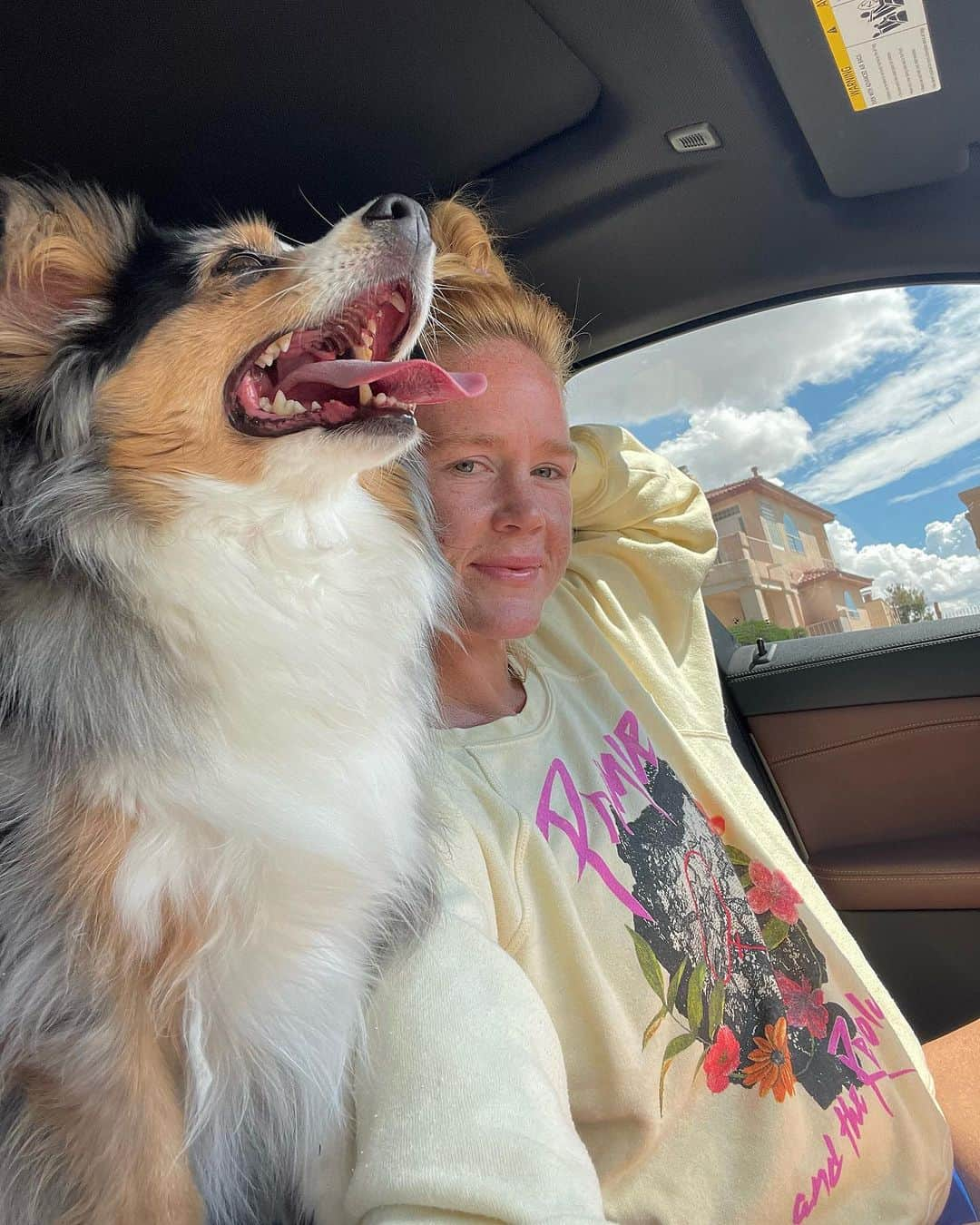 ホリー・ホルムさんのインスタグラム写真 - (ホリー・ホルムInstagram)「Just finished a little hike with my girl, River. ❤️」8月27日 6時05分 - hollyholm