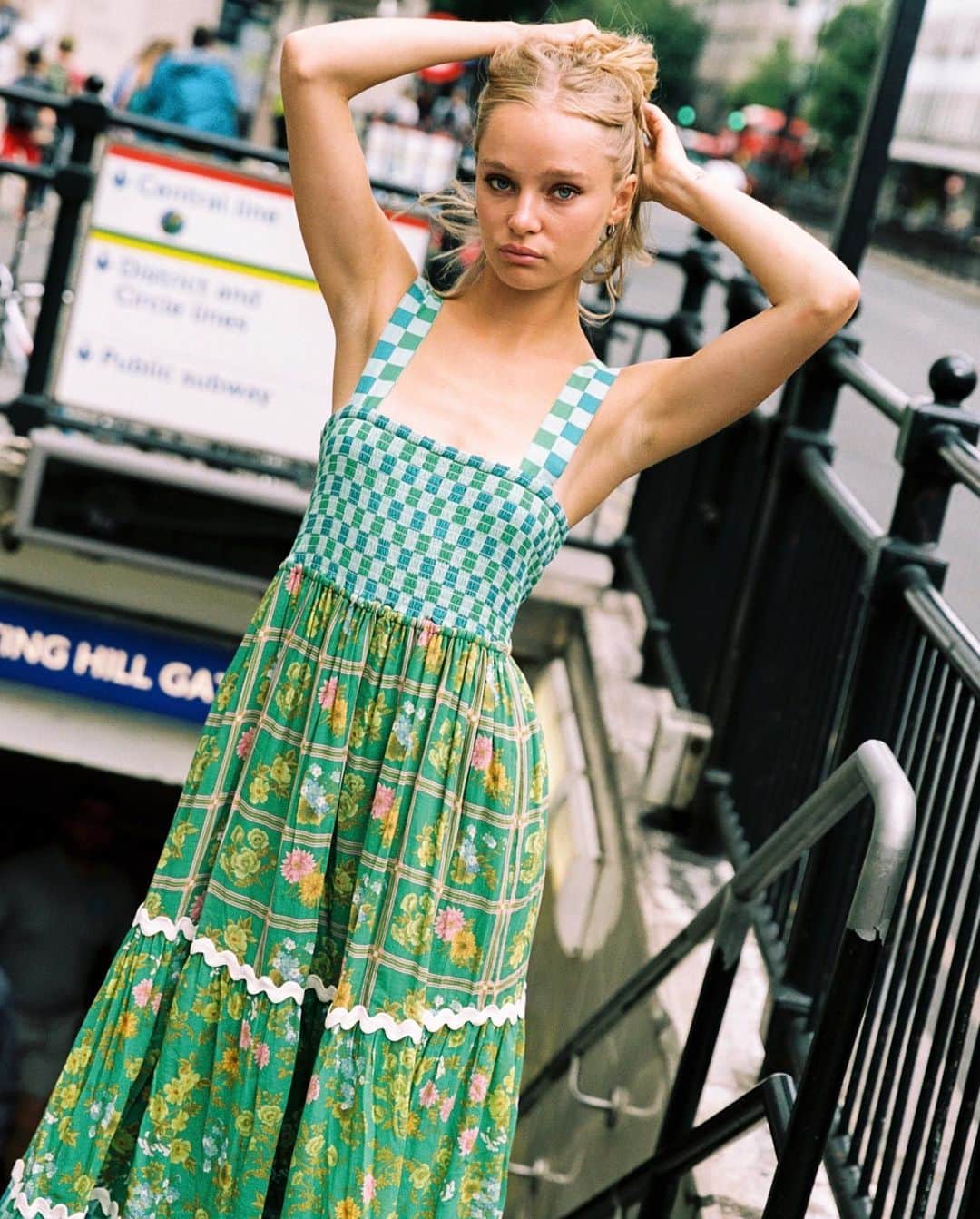 SPELLのインスタグラム：「London city style in our Flora Strappy Maxi on @maddijeanwaterhouse by @averyswail 💚」