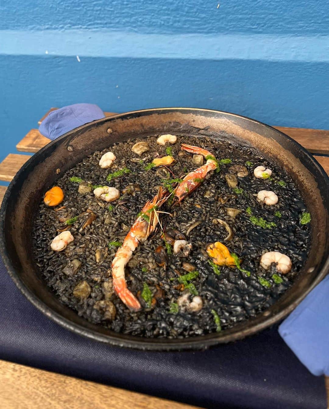 ケス Keisuiのインスタグラム：「こちらは @mayukoyamaguchi_tokyo さんと行った @barelmercat 🥘  @visit_valencia バルセロナはフラッと立ち寄れるタパス屋さんも多くて、梯子酒する人にはオススメの街です🫶🫶🫶」
