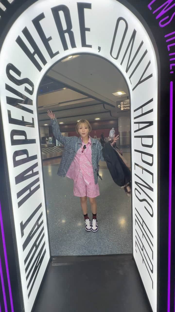 浜崎真緒のインスタグラム：「What happens in Vegas, stays in Vegas.」