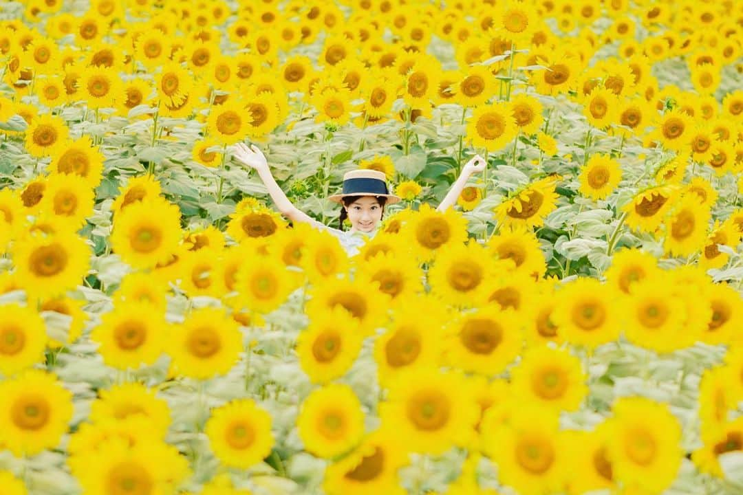 あすかのインスタグラム：「・ 夏休みも今日で終わり。 今年の夏休みは たくさんお出かけもして いっぱい遊んで楽しかった。 そして娘は絵を描くことや 何かを作ることにハマり 毎日創作意欲大爆発な そんな10歳の夏休みでした😊 ・」