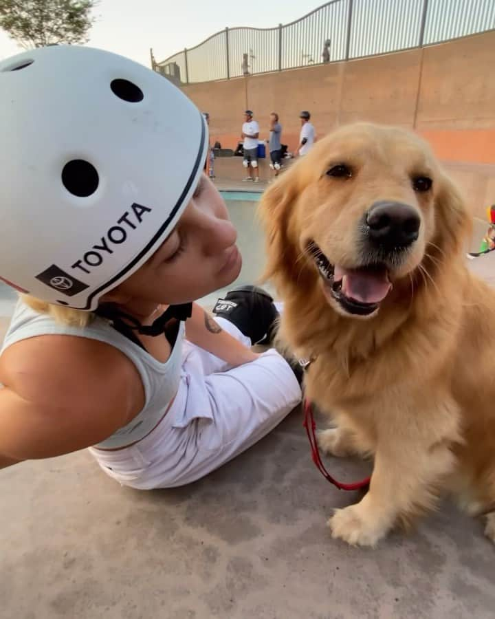 ジョーディン・バラットのインスタグラム：「happy national dog day to all of my fur babies!! i love these little creatures so much 🥹 thank you @teamtoyota for their new favorite toy.. not only is the tacoma or tundra one of the best dog-mobiles out there, now they have one of their own 🥰 #toyotapartner #tacoma @teamtoyota @toyotausa Nani, Kula, Rodney, Buzz, Jessie, Coco, Lilo 💕」