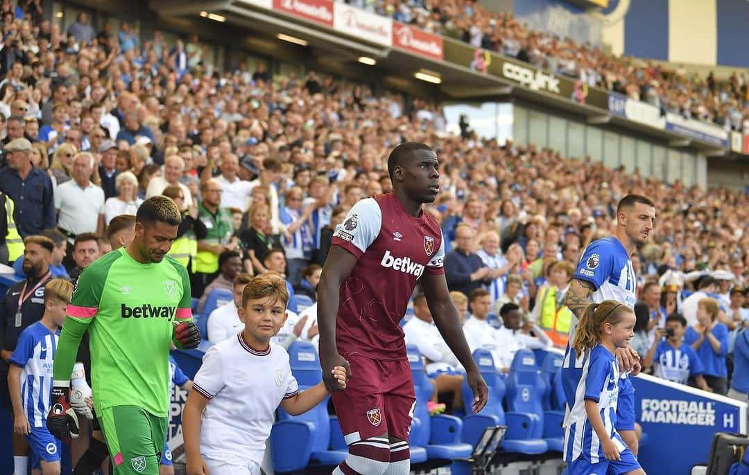 クル・ズマさんのインスタグラム写真 - (クル・ズマInstagram)「Hard fought Win today ⚽️👊🏿 Well done TEAM ⚒️ @westham #uZoumaki」8月27日 7時51分 - kurtzouma