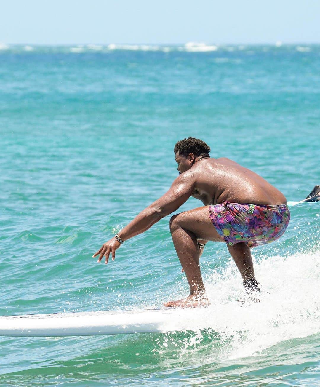 ジェイミー・オブライエンさんのインスタグラム写真 - (ジェイミー・オブライエンInstagram)「Summer vibes @jamieobriensurfexperience I love sharing the gift of surfing to others 🏄‍♂️🩵🏄‍♀️📍 @turtlebayresort」8月27日 8時02分 - whoisjob