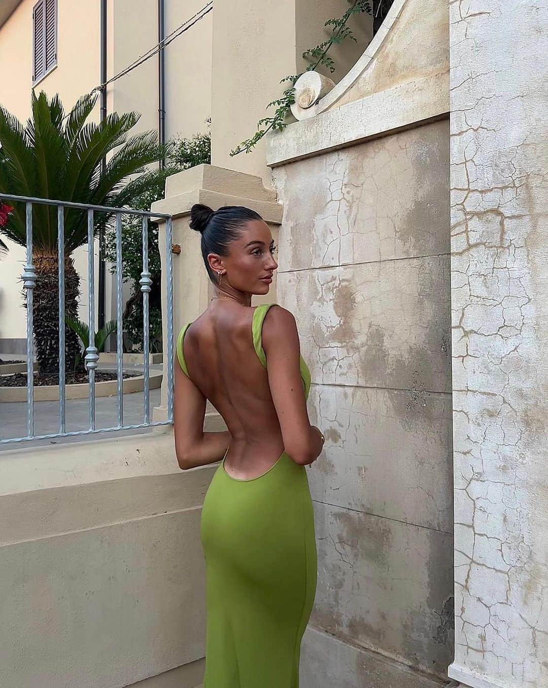 tiger Mistのインスタグラム：「Bare it all in the Morana Dress; as seen on TM dream girl, @phoebe_chakar ❥」