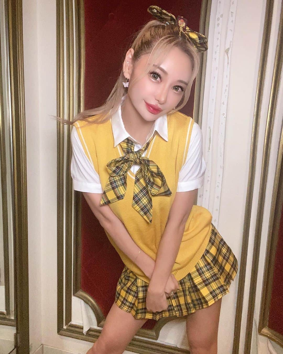 Miiさんのインスタグラム写真 - (MiiInstagram)「韓国のセンス好きだなあ🧡 可愛いょね？😘  #バーレスク#バーレスク東京 #burlesque#burlesquetokyo #showgirl#showtime#ショーガール#ダンス#ダンサー#シンガー#コスプレ#韓国#制服コスプレ #制服可愛い」8月27日 8時37分 - mii_burlesque