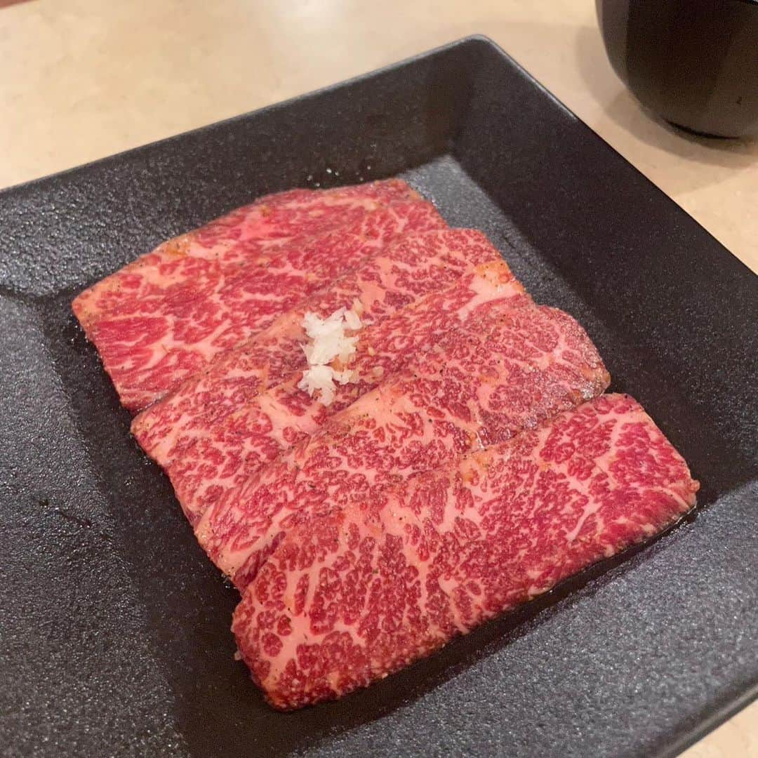 モモコさんのインスタグラム写真 - (モモコInstagram)「新しい焼き肉屋さん❗️ むちゃ美味しかったぁ💕 昔の焼き肉ひろしみたい❗️ 個室もあるから芸能人におすすめ❗️ 昔からの友人ジェイミーの旦那さんがいるから是非😊 ドンキーホーテからすぐのとこ。 たわしって名前です。  #ハイヒールモモコ #👠 #👠🍑 #CHANEL #シャネラー #グルメ #アメブロ #YouTube #モモコ新聞 #ハワイ #娘と2人旅 #新しい店 #焼肉屋さん #焼肉たわし #YakinikuTawashi #ホノルル」8月27日 15時30分 - highheel_momoko