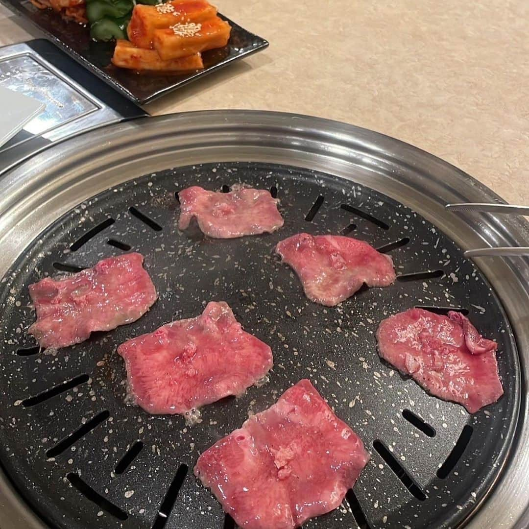 モモコさんのインスタグラム写真 - (モモコInstagram)「新しい焼き肉屋さん❗️ むちゃ美味しかったぁ💕 昔の焼き肉ひろしみたい❗️ 個室もあるから芸能人におすすめ❗️ 昔からの友人ジェイミーの旦那さんがいるから是非😊 ドンキーホーテからすぐのとこ。 たわしって名前です。  #ハイヒールモモコ #👠 #👠🍑 #CHANEL #シャネラー #グルメ #アメブロ #YouTube #モモコ新聞 #ハワイ #娘と2人旅 #新しい店 #焼肉屋さん #焼肉たわし #YakinikuTawashi #ホノルル」8月27日 15時30分 - highheel_momoko