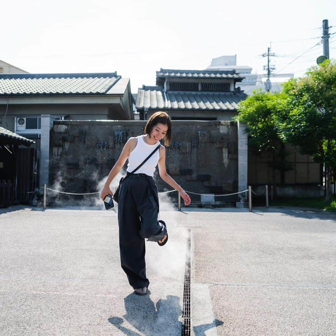 大瀧彩乃のインスタグラム：「・ 初の別府♨️  街のあらゆる所から湯気。 地獄蒸し工房 鉄輪  @jigokumushikoubou  では現地の野菜を蒸しながら、一緒に自分の右脇も蒸して慌てた🧖‍♀️ 最後は足湯ならぬ足蒸しで〆🦶  温泉街で温泉入らず旅🧖‍♀️  #大分#別府#地獄蒸し #地獄蒸し工房鉄輪 #takiicotrip」