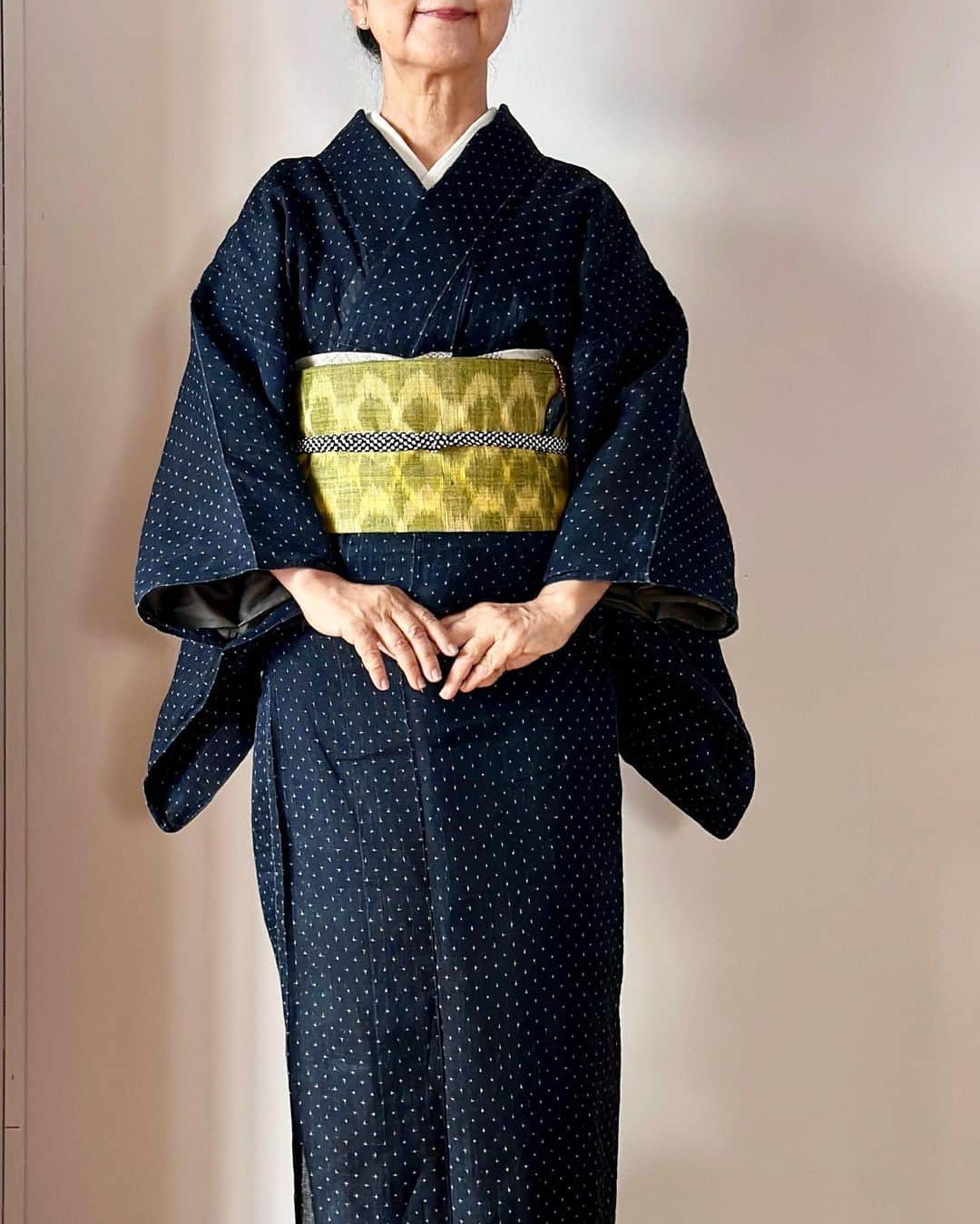 山崎陽子さんのインスタグラム写真 - (山崎陽子Instagram)「向日葵 いざ、大阪へ‼︎ 本日と明日、京都きもの市場さんでお話会です。 大好きな大阪のみなさんにお披露目したくてこの帯を。 @kimonoichiba  #kimono #越後上布  #宮古上布 #宮古上布 #新里玲子 #向日葵 ひまわりのような新里さんが作った帯、ひまわり🌻 #常組 #小石柄 #道明」8月27日 8時38分 - yhyamasaki