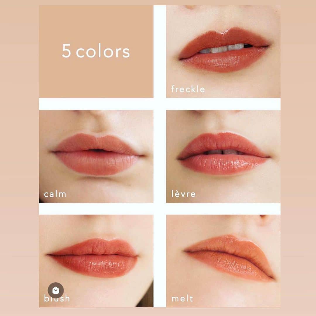 福田里香さんのインスタグラム写真 - (福田里香Instagram)「❄️L’eau froide set❄️は…  ネイル2色に5色の中から選べる リップ１本が入るBOXセットです。  キャンペーンは08/28 12:00 まで❄️ ぜひ、お早めにお申し込みください。  新色lipstick 「calm 」と 「freckle 」を 加えた５色からお選びいただけるように なりました。 @rihka_official @mira0911   08/28 12:00 締め切り 期間限定で500円OFFで ご購入いただけます。  ２色のネイルポリッシュ 「neige d’ete」 「sorbet a la violette」 ➕ rihka リップスティック5色（calm、freckle、melt、lèvre、blush）のうち お好きな1色が選べます。  #rihka_nail #rihka #リーカ #ネイル #ネイルポリッシュ #ネイルアレンジ」8月27日 8時44分 - riccafukuda