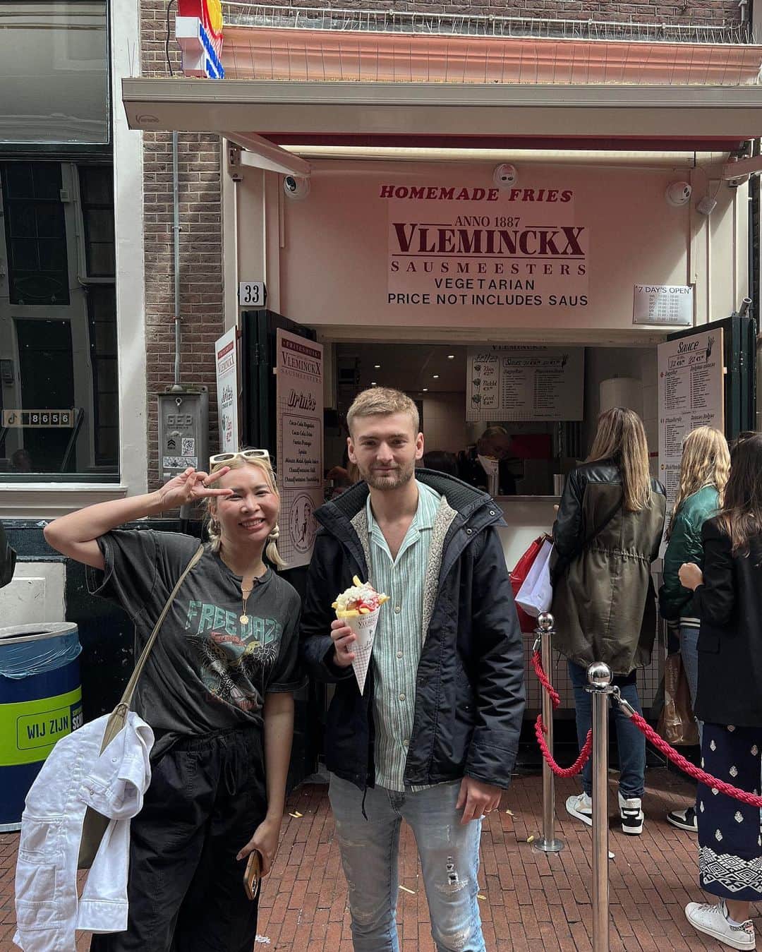 Manamiさんのインスタグラム写真 - (ManamiInstagram)「i miss you gyus and Amsterdam🇳🇱  1. ManaFan👭🏼 on the 道 2. パンケーキ食べる前  3. 宿のbathroomかわいかった 4. FanMarc👫🏼 ポテト屋さんの前 5. ChaMana👩🏼‍🤝‍👨🏻 ポテト屋さんの前  6. the 観光客 7. MarcCha👨🏼‍🤝‍👨🏻」8月27日 9時03分 - manashika