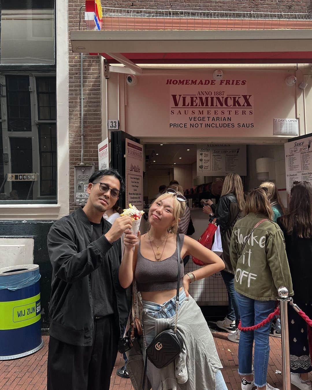Manamiさんのインスタグラム写真 - (ManamiInstagram)「i miss you gyus and Amsterdam🇳🇱  1. ManaFan👭🏼 on the 道 2. パンケーキ食べる前  3. 宿のbathroomかわいかった 4. FanMarc👫🏼 ポテト屋さんの前 5. ChaMana👩🏼‍🤝‍👨🏻 ポテト屋さんの前  6. the 観光客 7. MarcCha👨🏼‍🤝‍👨🏻」8月27日 9時03分 - manashika