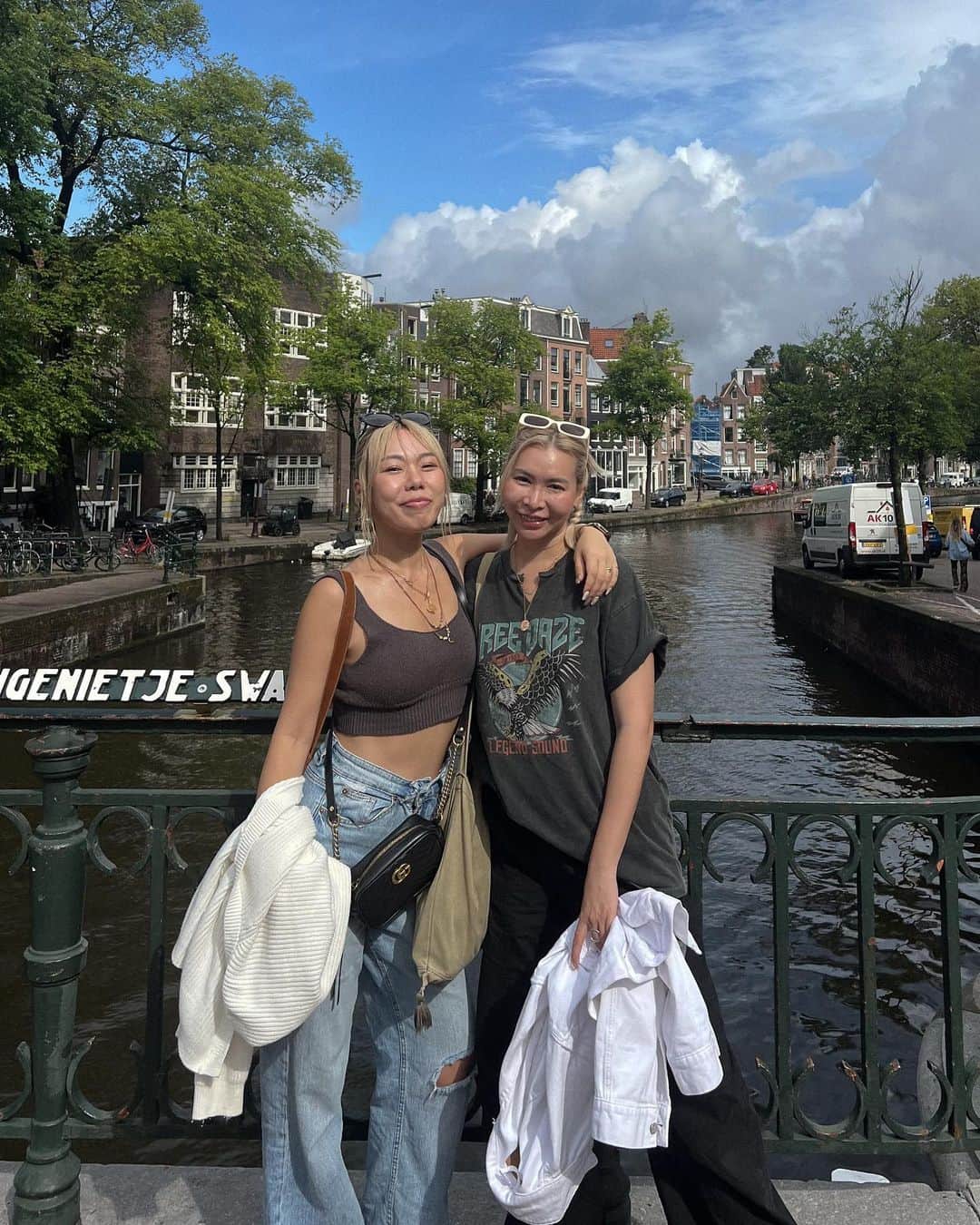 Manamiさんのインスタグラム写真 - (ManamiInstagram)「i miss you gyus and Amsterdam🇳🇱  1. ManaFan👭🏼 on the 道 2. パンケーキ食べる前  3. 宿のbathroomかわいかった 4. FanMarc👫🏼 ポテト屋さんの前 5. ChaMana👩🏼‍🤝‍👨🏻 ポテト屋さんの前  6. the 観光客 7. MarcCha👨🏼‍🤝‍👨🏻」8月27日 9時03分 - manashika