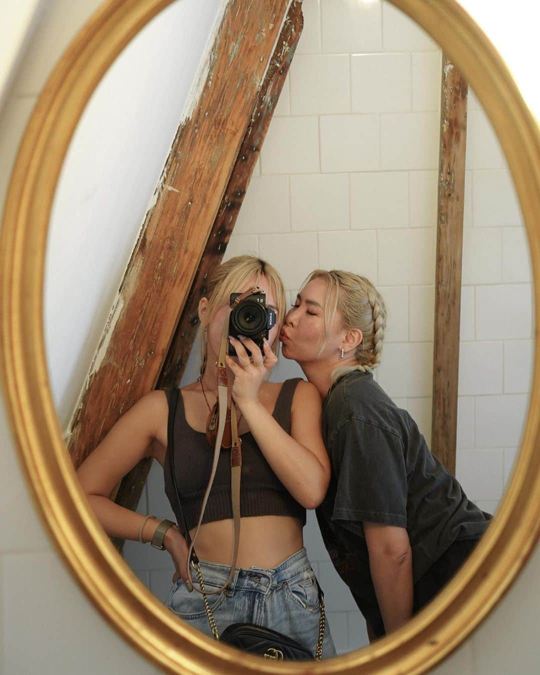 Manamiさんのインスタグラム写真 - (ManamiInstagram)「i miss you gyus and Amsterdam🇳🇱  1. ManaFan👭🏼 on the 道 2. パンケーキ食べる前  3. 宿のbathroomかわいかった 4. FanMarc👫🏼 ポテト屋さんの前 5. ChaMana👩🏼‍🤝‍👨🏻 ポテト屋さんの前  6. the 観光客 7. MarcCha👨🏼‍🤝‍👨🏻」8月27日 9時03分 - manashika