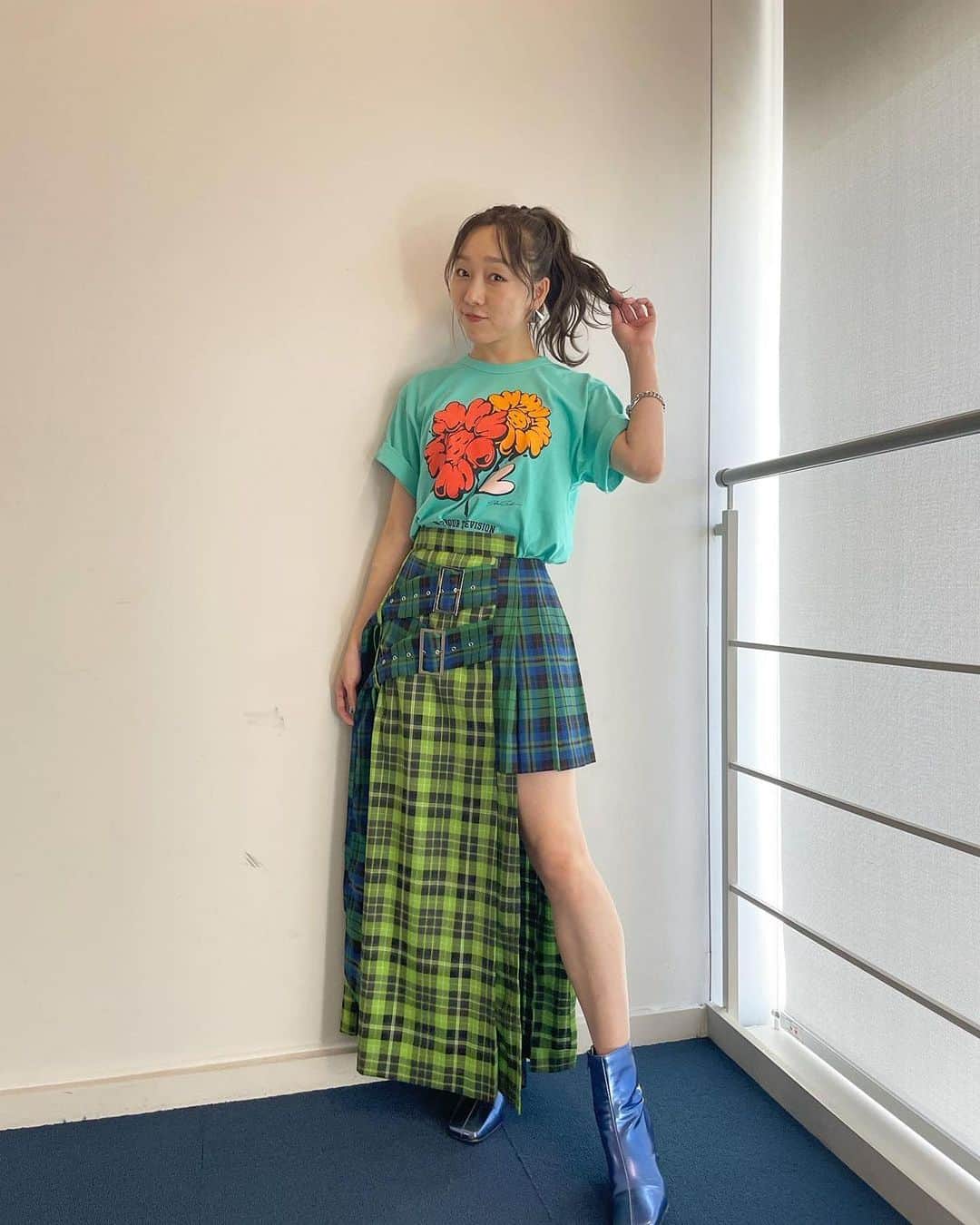 のインスタグラム：「【24時間TV】  「上田と女が吠え夜」パートにて 須田亜香里ちゃんのスタイリングを担当しておりました👗✨  たしかにスカート可愛すぎ🟢🟩  @24hourtv_ntv   #サムズポイント #須田亜香里 #上田と女が吠える夜 #チェックスカート #アシンメトリー #グリーン  #Repost @akarisuda ・・・ 24時間テレビありがとうございました！ 私は自分だけを愛してくれる人じゃないと無理です😂💕 お見知り置き & ご安心ください。笑 #24時間テレビ #上田と女が吠える夜 #友達の彼氏から告白されたらしれっと付き合いそうランキング #須田亜香里衣装 #スカート可愛すぎ」