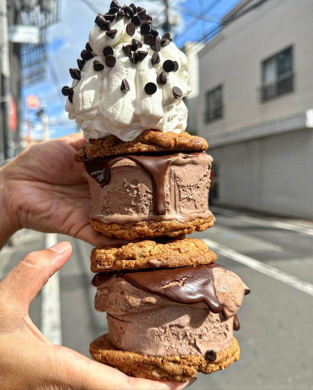 Coffee & Toast Tokyoのインスタグラム：「“Crispy” チョコレートパフェぱん‼︎ ❤️🤎❤️🤎❤️🤎❤️🤎❤️🤎  “Things to do today : Wake up, Eat ice cream, Take nap and Repeat.”  クッキー仕立てに焼いたパンで、アイスクリームをサンドイッチ‼︎  サクサクのパンとカカオ感たっぷりのチョコアイス、ホイップクリームも相まって、たまらんです😋😋😋  . . . . #crispyチョコパフェぱん #チョコアイス  #パフェ  #チョコパフェ  #chocolatesundaes  #chocolateparfait  #chocolateicecream  #parfait   #chocolat  #cioccolato  #chocola  #巧克力  #ช็อคโกแลต  #초콜릿  #三軒茶屋ランチ  #世田谷線カフェ  #パンスタグラム  #東京カフェ  #三軒茶屋カフェ #三軒茶屋  #パン #三茶カフェ  #三茶 #田園都市線カフェ #コーヒーアンドトースト  #coffeeandtoast #foodie  #foodiegram #chocolatebread」