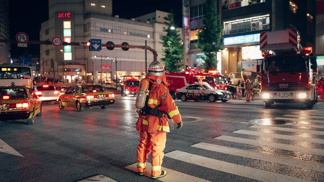 Akiomi Kurodaさんのインスタグラム写真 - (Akiomi KurodaInstagram)「背筋ピーン  0052 2023 . . . #reco_ig #mediciism #leica #portraits_ig #photogram #igrecommend #vscogood #photographyeveryday #taintedmag #myfeatureshoot #jp_mood #nowherediary #photocinematica #ourmag #instagram #instagramjapan #artofvisuals #dailysnap #dailysnaps #pics_jp #filmlook #leicaq2 #leicacamera #leicaedc」8月27日 9時05分 - artratio