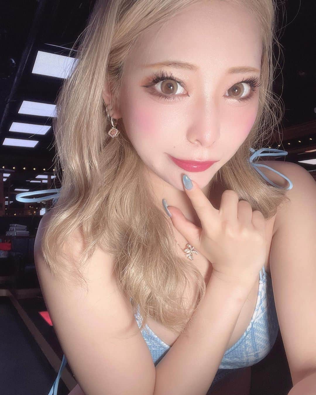 ありえのインスタグラム：「💙💖💙💖💙 : : : ぷっ 🫠 . .  #バーレスク大阪 #バーレスク東京 #バーレスク大阪ありえ #北新地 #インスタ映え #ホスト  #韓国メイク  #童顔女子  #実物とは異なります   #burlesqueosaka  #burlesquetokyo」