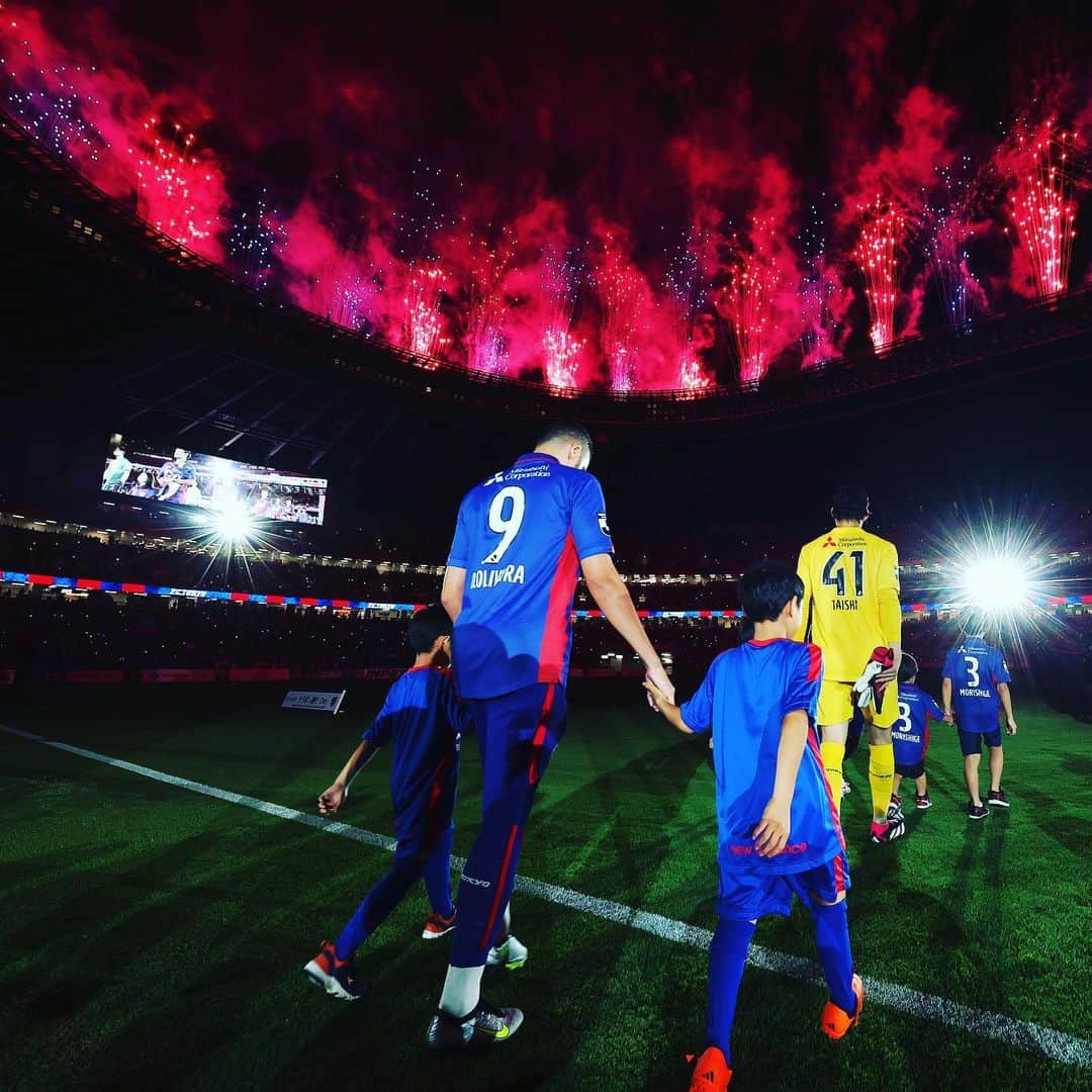 FC東京オフィシャルグッズさんのインスタグラム写真 - (FC東京オフィシャルグッズInstagram)「🔵🔴 #ThisisTOKYO   @fctokyoofficial  #国立競技場 #FC東京 #fctokyo #tokyo」8月27日 15時05分 - fctokyoofficial