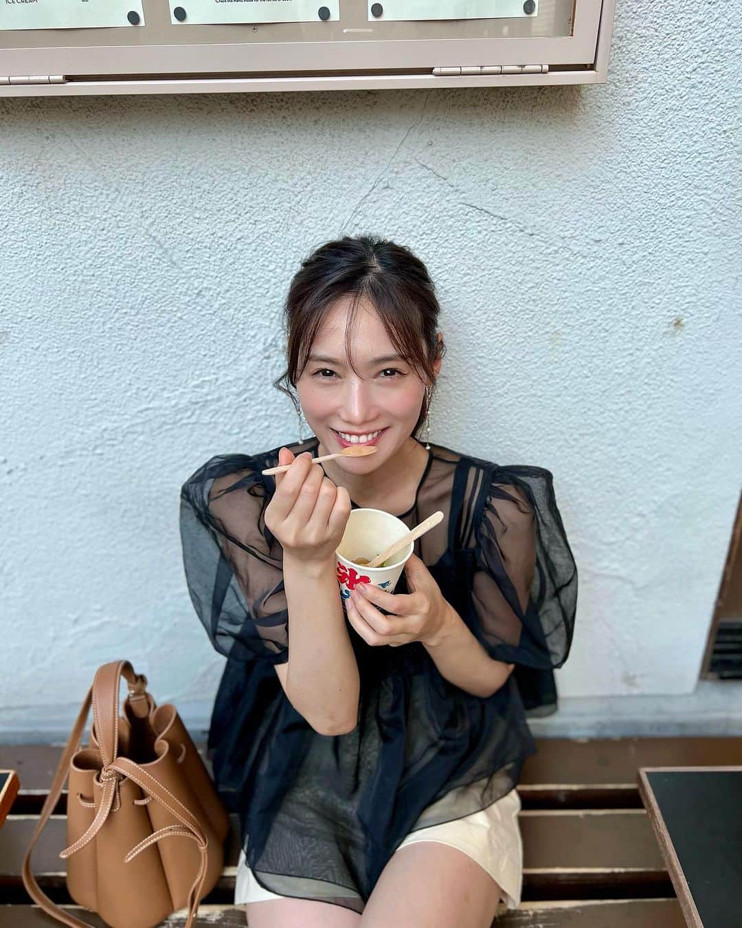 島村みやこさんのインスタグラム写真 - (島村みやこInstagram)「。 夏みっけ〜🍧 かき氷手に付かず食べれたことある？  最近はしろくま🐻‍❄️くんに ハマっております♡  おすすめのアイス教えて〜  ✨」8月27日 17時00分 - miyako_shimamura.official