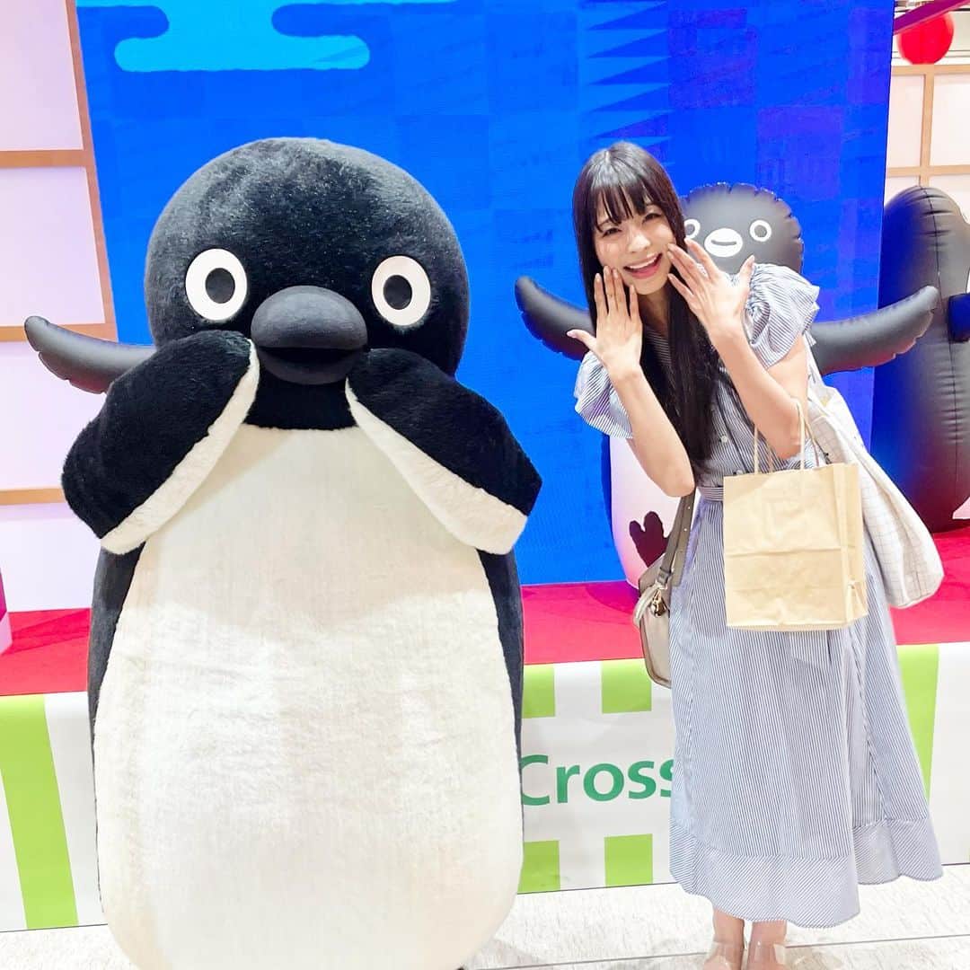 寺嶋由芙のインスタグラム：「【JR東日本　Suicaのペンギン】 ・ この夏のヲタ活の記録(ﾟωﾟ)Suicaのペンギンに会えたのほんとーうに嬉しかった！！！なんてかわいいんだ！！！毎日毎日大変お世話になっております｡ﾟ(ﾟ´ω`ﾟ)ﾟ｡ ・ 便利さに助けられてるだけじゃなく、各地でお見かけするかわいいお姿にとっても癒されてます｡ﾟ(ﾟ´ω`ﾟ)ﾟ｡私には昔から「Suicaのペンギンはいつだって私を助けてくれる」という経験？ジンクス？があり、落ち込んでる時、疲れてる時、怒ってる時、ふと見上げるとSuicaのペンギンのポスターと目が合う、という経験が、本当にもう、数え切れないほど！！！いつも絶対この子が心を助けてくれるの！！！ありがとう！！！！！！！！きみがいてよかったよ｡ﾟ(ﾟ´ω`ﾟ)ﾟ｡ ・ #Suica #Suicaのペンギン #ペンギン #スイペン #さかざきちはる さんは #神 #JR #ゆっふぃー #アイドル #idol #penguin」