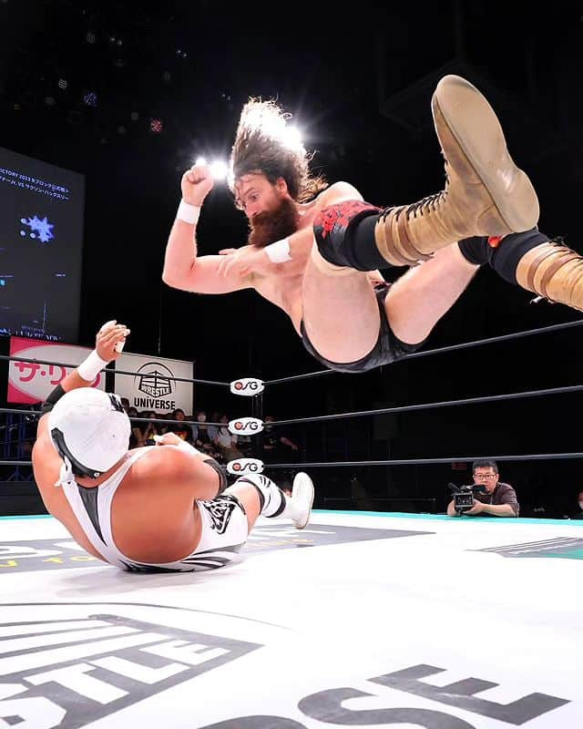 プロレスリング・ノアさんのインスタグラム写真 - (プロレスリング・ノアInstagram)「2023年8月26日 宮城・仙台PIT 【ABEMA presents N-1 VICTORY 2023】  ワグナーJr.がサクソン撃破。Bブロック首位タイで最終戦へ。  ■見逃し配信はwrestleUNIVERSE‼️ 👀https://www.wrestle-universe.com/lives/4aYcX5KUypxHC3z47ZURcn . .  ■N-1シリーズチケットは絶賛発売中！ 良い席はお早めに！ https://www.noah.co.jp/schedule/ ⚪詳しくはプロフィール画面に記載のURLからご覧ください . ◆『ABEMA presents N-1 VICTORY 2023』特設サイト https://www.noah.co.jp/n12023/ . 【N-1 VICTORY 2023リアルタイム優勝予想サイト】開設！ プレゼントキャンペーン第2弾開催中！ 応募方法は、あなたが予想するAブロック＆Bブロックの優勝者を選ぶだけ！ Fire TV Stickを5️⃣名様にプレゼント！ ▼優勝予想特設ページはこちら https://abema-noah2023-n1.com . 👀『N-1 VICTORY 2023』はABEMA無料生中継‼️＆wrestleUNIVERSE生中継‼️ . 🔥NOAHを見るならWRESTLE UNIVERSE‼️🔥 . 🖥️【WRESTLE UNIVERSEはこちら】 👀https://www.wrestle-universe.com/ . . Hello to all Pro-Wrestling fans overseas!! WRESTLE UNIVERSE ,the leading wrestling video subscription site,Please register!! . ⏯️WRESTLE UNIVERSE is here!! 👀https://www.wrestle-universe.com/ . . . #noah_ghc #n12023 #プロレスリングノア #prowrestlingnoah #プロレス #prowrestler #prowrestling #ABEMA #wrestleUNIVERSE #プロレスフォト #instaprowrestling」8月27日 9時44分 - noah_ghc