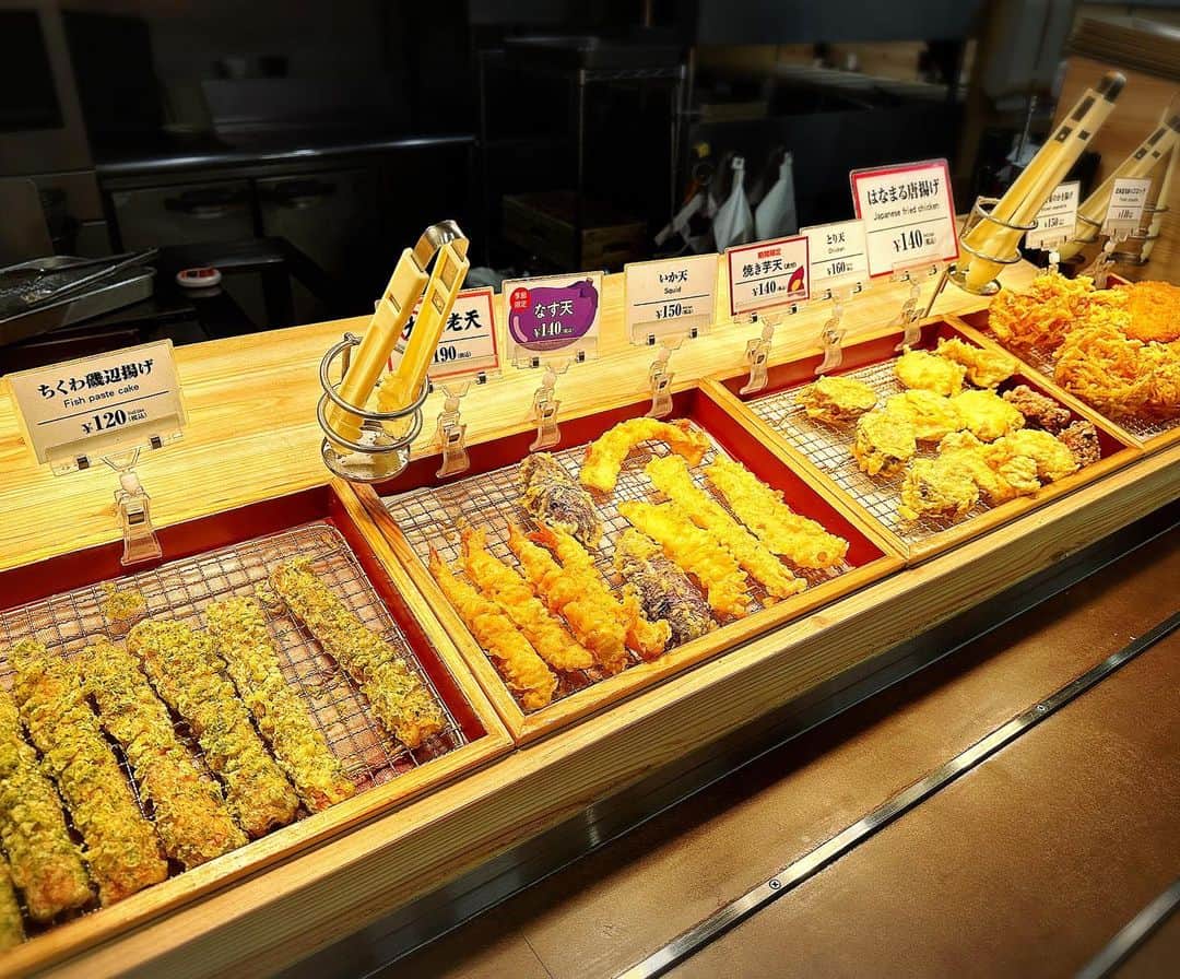 とぎもちさんのインスタグラム写真 - (とぎもちInstagram)「. 【日本 🇯🇵 일본】  はなまるうどんで 焼き芋天リベンジ。  この前間違えてなす天取っちゃったから 今回こそは焼き芋天🍠  これがめっちゃ美味しかった🍠💓  中トロトロ超甘い焼き芋！！ これまた食べる😍😍  #はなまるうどん #焼き芋天 #日本 #하나마루우동 #야끼이모텐 #일본 #우동 #とぎもちはなまるうどん #とぎもちうどん #とぎもち焼き芋天 #とぎもち天ぷら」8月27日 9時54分 - togistagram