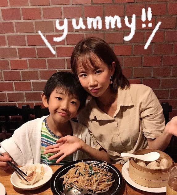 葵さんのインスタグラム写真 - (葵Instagram)「昨日はこちらへ！横浜駅からすぐ！ TVにも出たことがある本格中華料理とタイ料理が食べられる、チャイハナへ♡  メニューがたくさんあってどれにしようか迷いましたが、タイ好きなわたしには中華と両方食べられるのは嬉しかった♡  タイ料理は、パッタイやパッポンカリー、ガパオにナシゴレンなどなど本格メニューがたくさんあります！ 中華は、餃子、シュウマイ、小籠包、エビチリ チンジャーロース、炒飯、麻婆豆腐とどれもおいしすぎてたくさん食べちゃいました！！  熱々で本場の味に近くて本当に美味しかったからまたすぐにでも行きたい(^^)  PR @chaihana_yokohama #チャイハナ #神奈川中華 #神奈川ランチ #神奈川ディナー #横浜ランチ #横浜ディナー #中華ランチ #横浜タイ料理」8月27日 10時14分 - dolphin_coconut