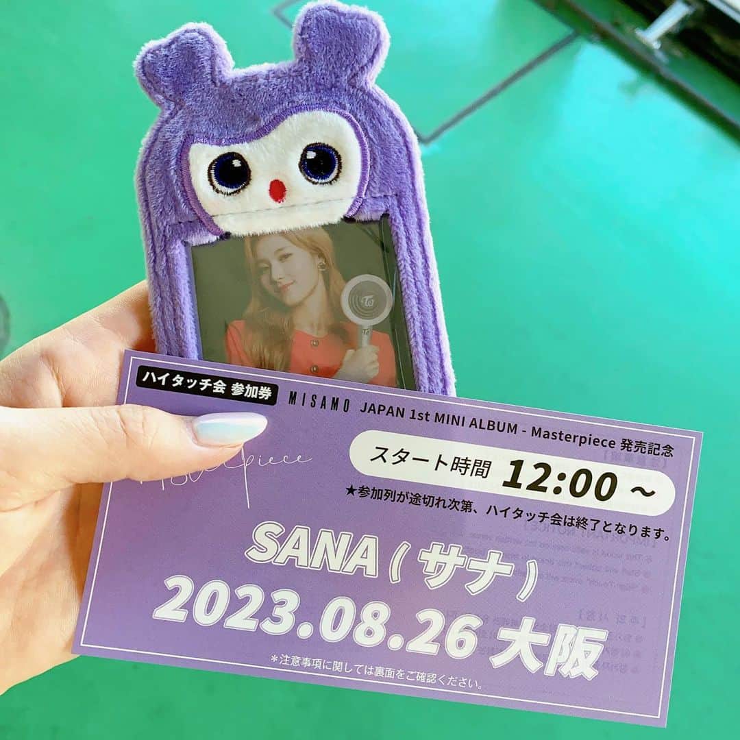 あゆたびのインスタグラム：「💜🤚🏻💜 だいすきなサナちゃんに会えて、ハイタッチできて、伝えたいこと伝えられてとってもとっても幸せでした☺️💜  #TWICE #SANA #HightoucheventinOsaka  #트와이스 #사나 #일본하이터치회 #トゥワイス #サナ #ハイタッチ会」