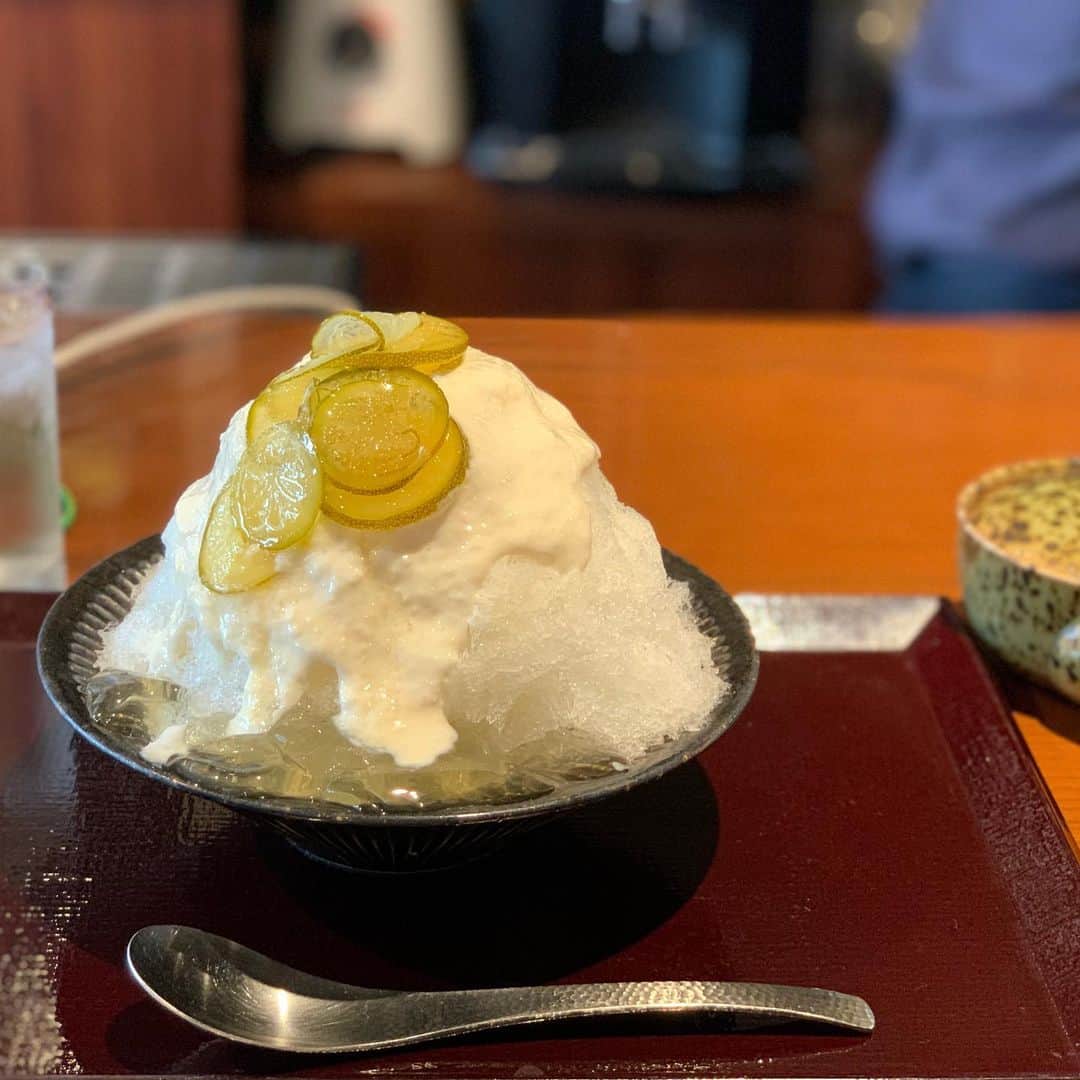 原田麻子のインスタグラム：「あまざけへべす  なんだかんだでリピートしてしまう  へべすのほろ苦い輪切りが好きすぎる。  #かき氷#かき氷🍧#おやつ#ごはん#sweets#shaveice#東京かき氷」