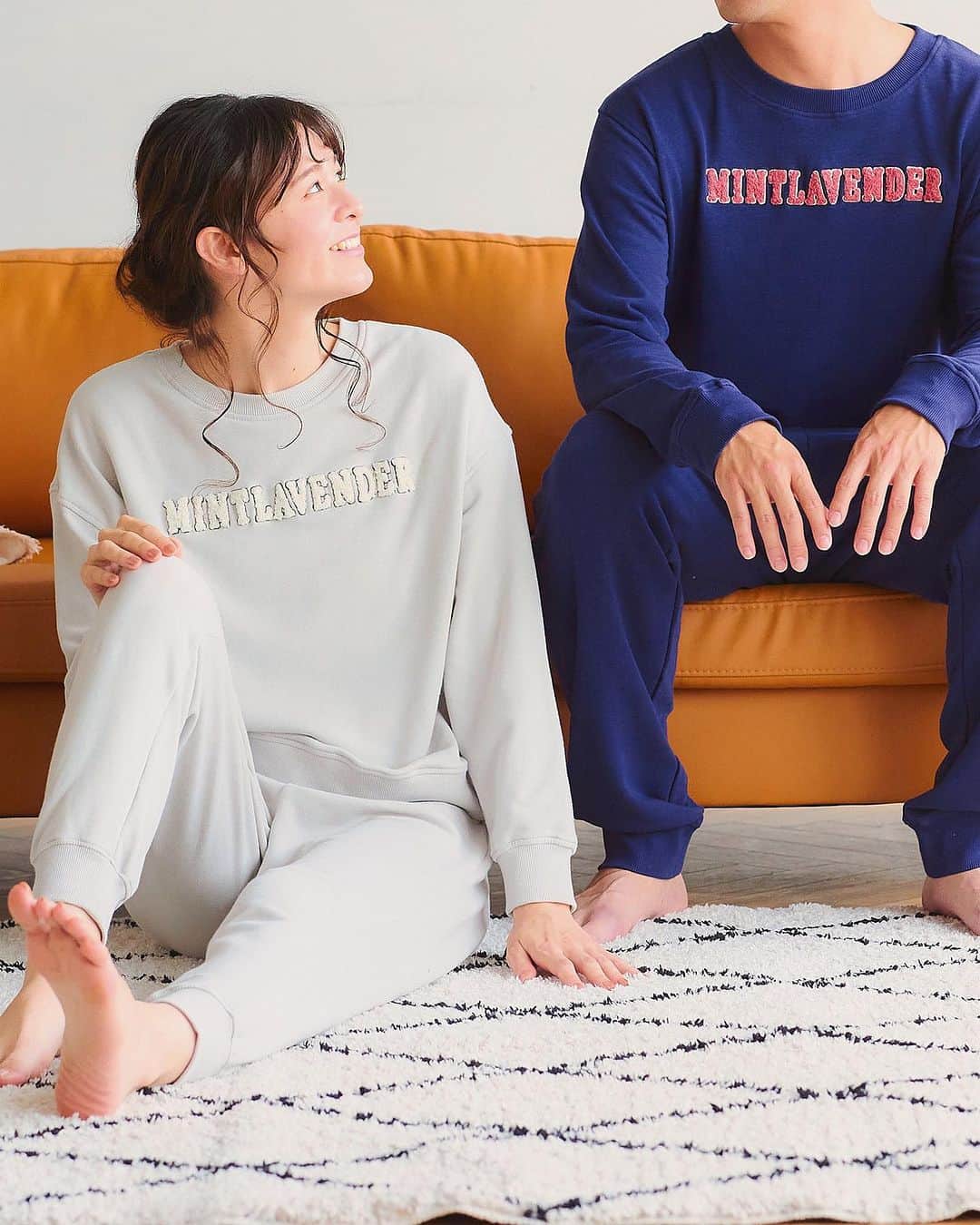 チュチュアンナさんのインスタグラム写真 - (チュチュアンナInstagram)「【NEW】もこもこ刺繍にほっこり🌝カジュアルなロゴをほどこした温度調整パジャマ🦥🌟 袖は腕まくりがしやすいリブ仕様になっているので、家事などがはかどるのもうれしいポイント。メンズサイズもおそろいでご用意しているので、ペアルックもお楽しみいただけます♪  ★【温調機能】機能とは 特別な機能をもった糸で編まれており、暑い時には熱を放出して涼しく、寒い時は熱を逃さずあたたかくしてくれる機能です。  ◇[温度調整]ロゴサガラ刺繍裏毛長袖パジャマ ◇NO:331742 ◇PRICE:￥3,289(税込)  ◇[温度調整]メンズロゴサガラ刺繍長袖パジャマ ◇NO:331754 ◇PRICE:￥3,289(税込)  ☑️上記ご紹介アイテムは、商品タグからそのままご購入いただけます！ 今すぐ画像をスワイプ＆タップ！♡  ☑️その他新作アイテム等はプロフィールページからURLをCHECK♡ → @tutuanna_official  ☑️#チュチュアンナ　#tutuanna　でのタグ付け投稿たくさんお待ちしております！ストーリーズにてリポストさせていただく場合がございます♡  ･･･････････････････････････････････････････････････ #チュチュアンナ #tutuanna ･･･････････････････････････････････････････････････ #パジャマ#秋パジャマ#メンズ#メンズパジャマ#ペアルック#お揃い#ルームウェア#ワンマイルウェア #おうち時間#パジャマパーティー#パジャマ女子会#プチプラ#pajamas#roomwear#room」8月27日 10時27分 - tutuanna_official